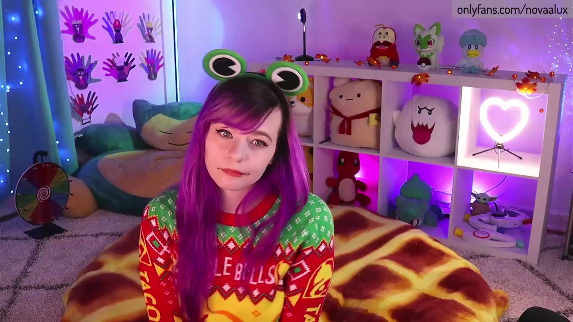 Gallery image thumbnail from Novaalux's myfreecams stream on, 11/21/2022, 22:10 image 17 of 20