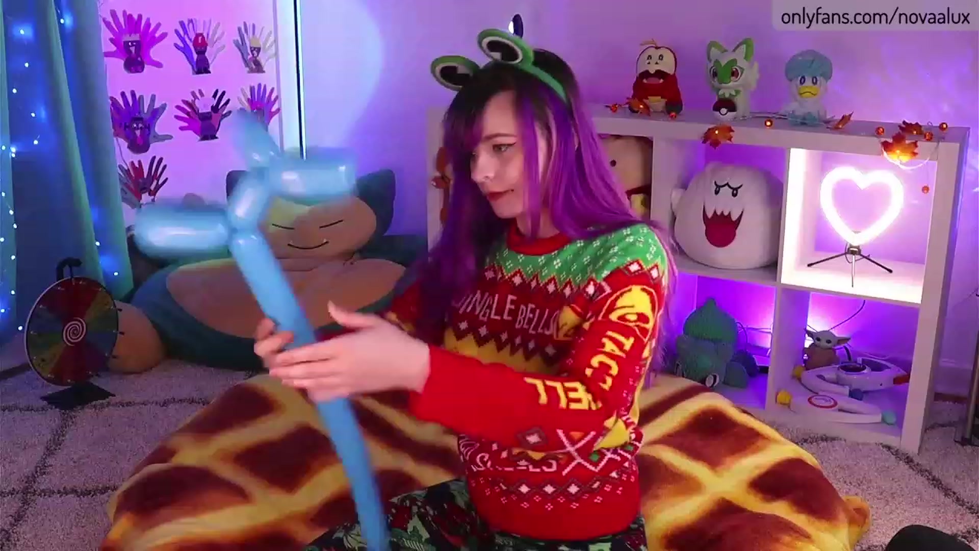 Gallery image thumbnail from Novaalux's myfreecams stream on, 11/21/2022, 22:10 image 12 of 20