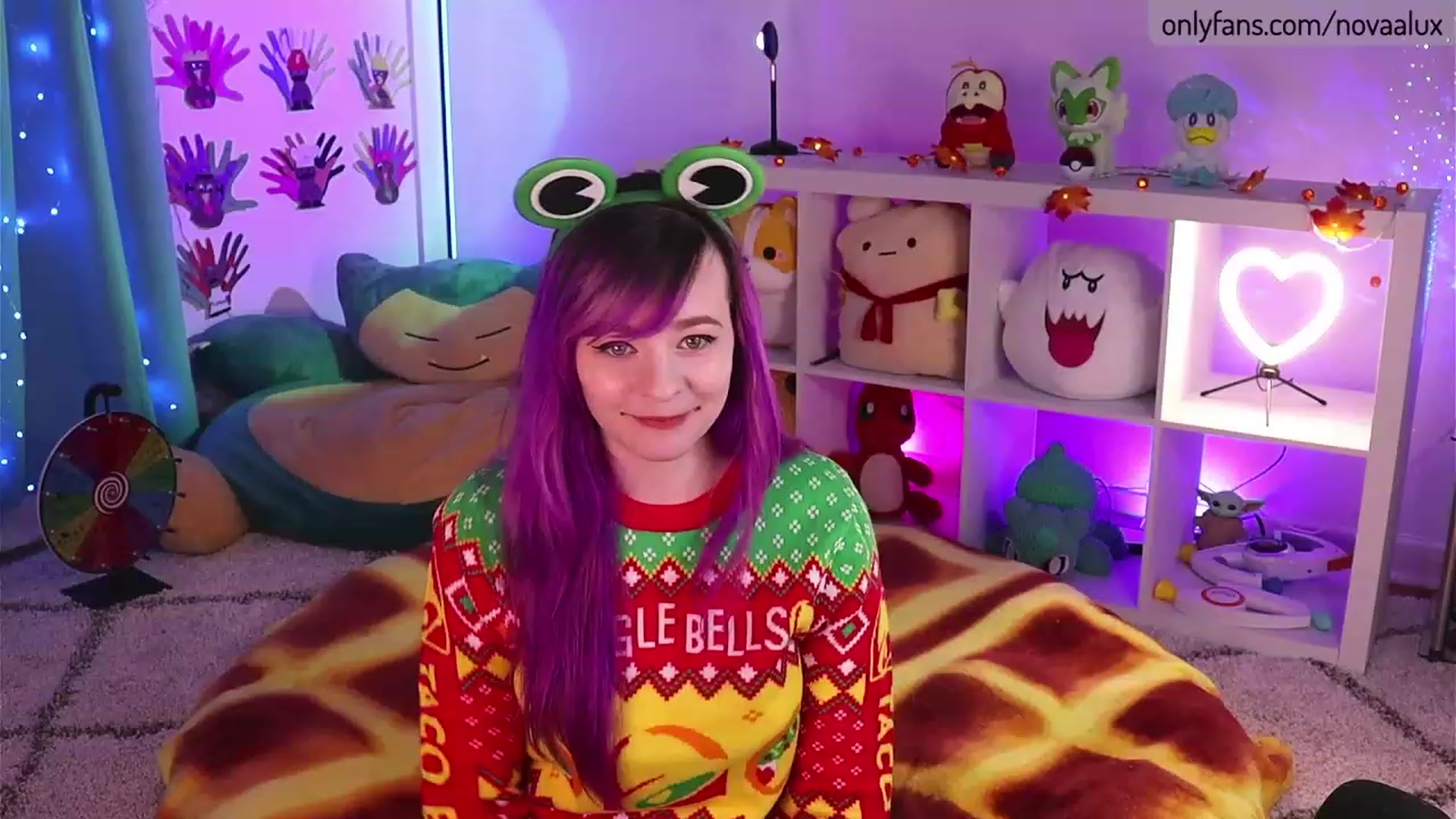 Gallery image thumbnail from Novaalux's myfreecams stream on, 11/21/2022, 22:10 image 19 of 20