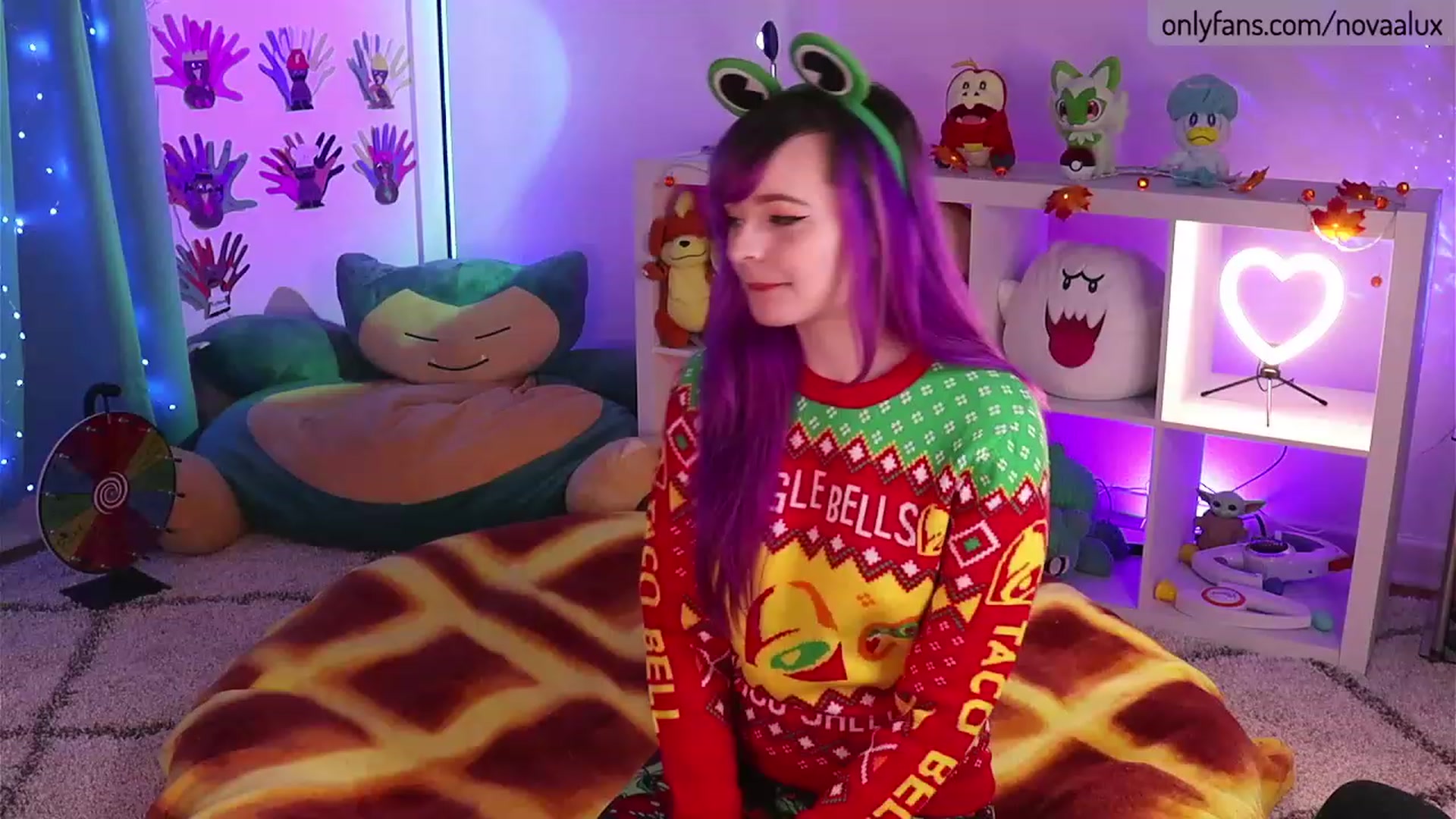 Gallery image thumbnail from Novaalux's myfreecams stream on, 11/21/2022, 22:10 image 11 of 20