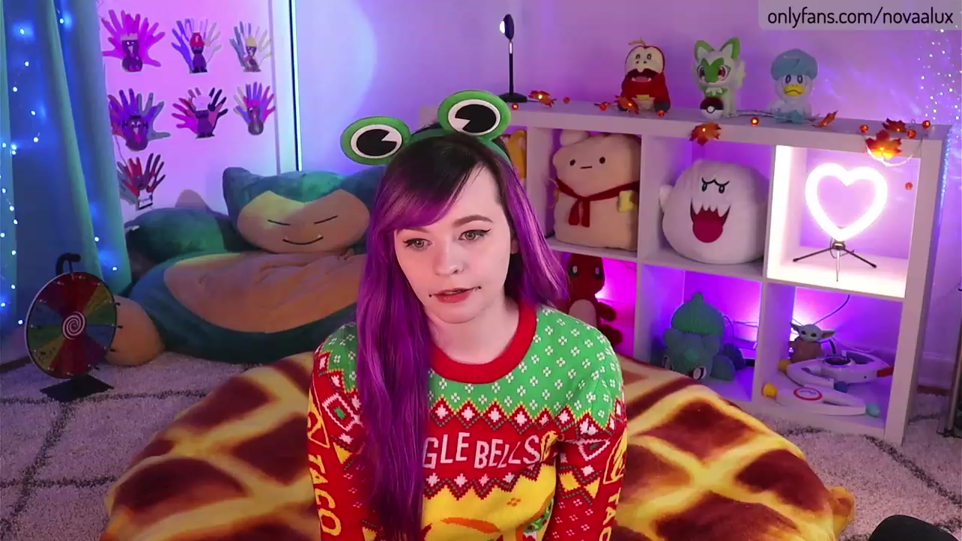 Gallery image thumbnail from Novaalux's myfreecams stream on, 11/21/2022, 22:10 image 15 of 20