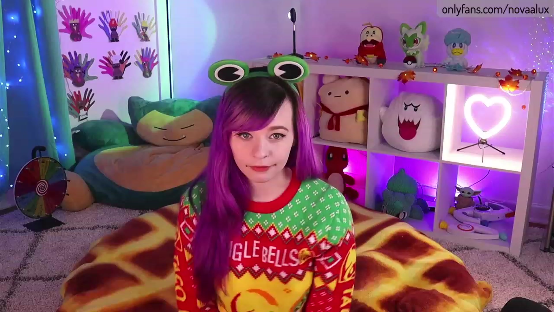Gallery image thumbnail from Novaalux's myfreecams stream on, 11/21/2022, 22:10 image 4 of 20