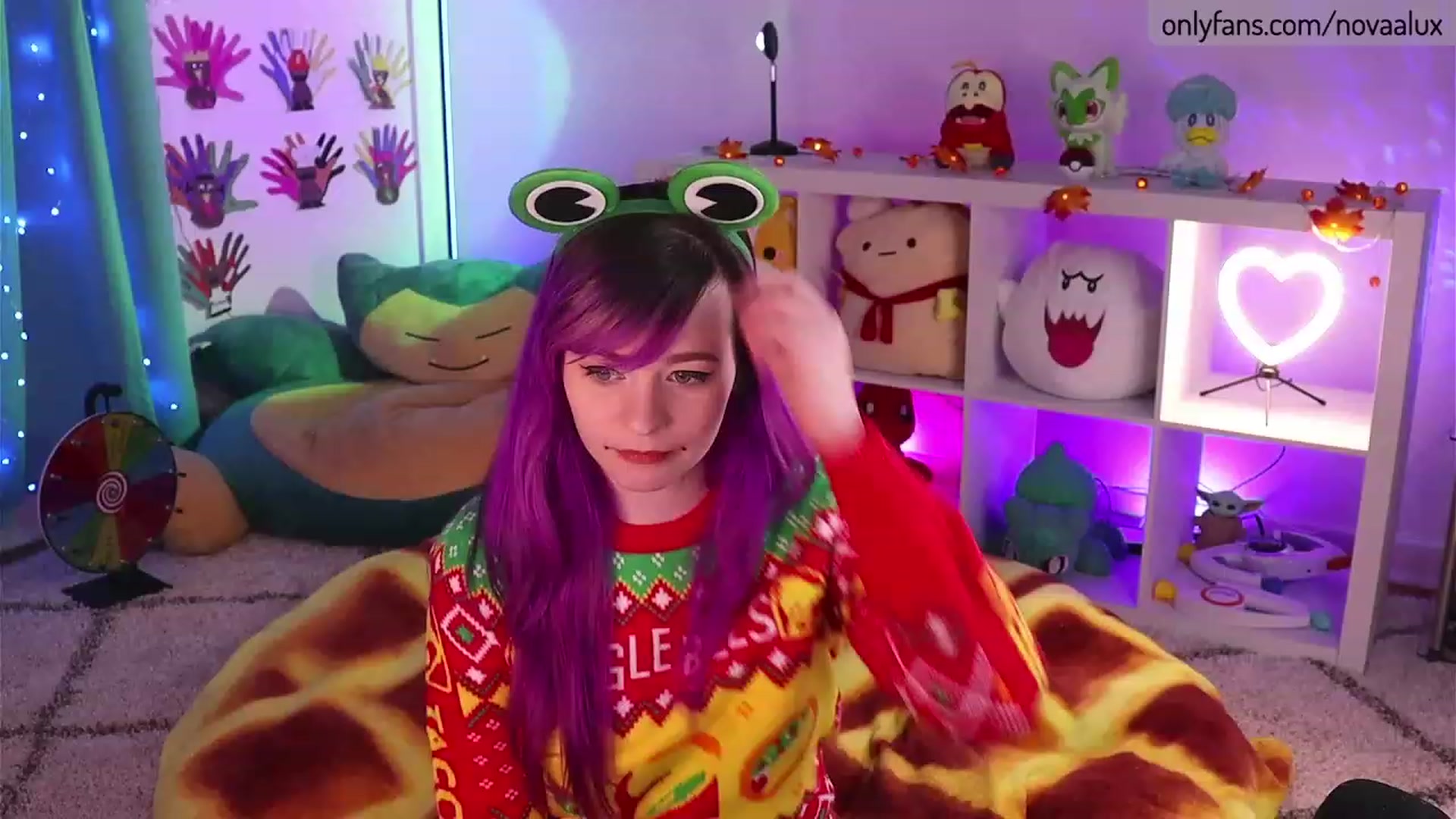Gallery image thumbnail from Novaalux's myfreecams stream on, 11/21/2022, 22:10 image 1 of 20