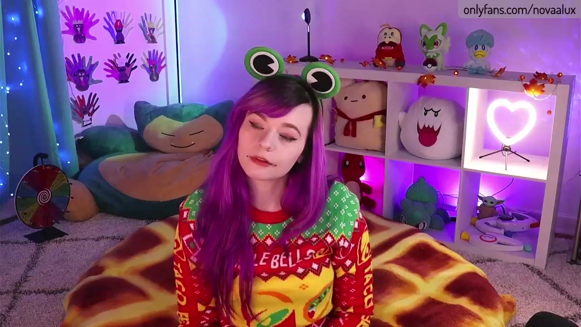 Gallery image thumbnail from Novaalux's myfreecams stream on, 11/21/2022, 22:10 image 14 of 20