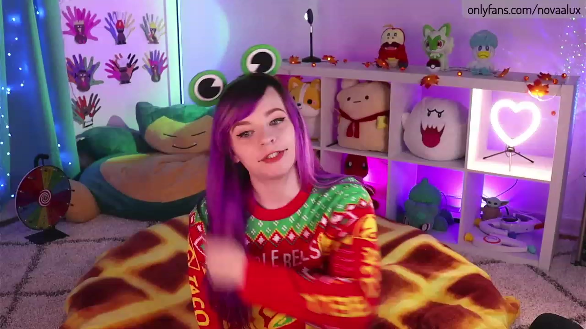 Gallery image thumbnail from Novaalux's myfreecams stream on, 11/21/2022, 22:10 image 6 of 20