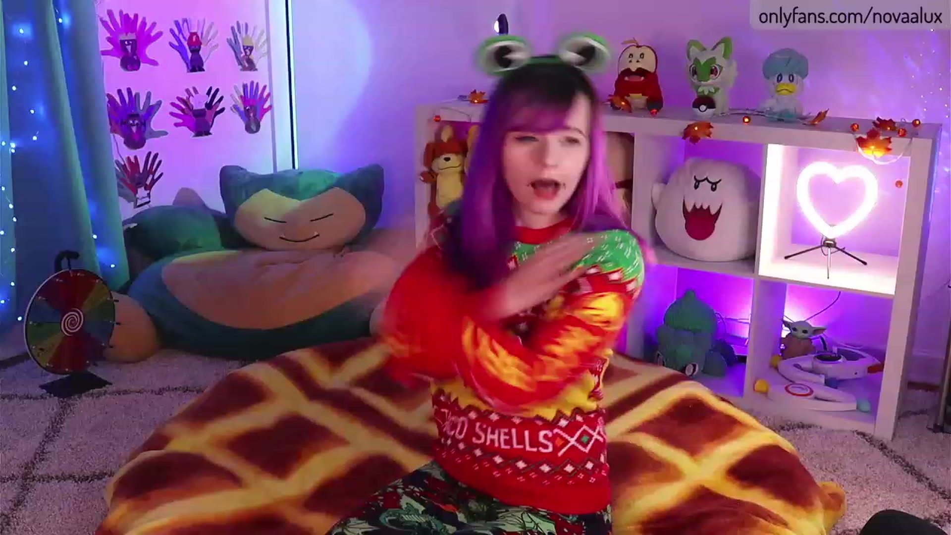 Gallery image thumbnail from Novaalux's myfreecams stream on, 11/21/2022, 22:10 image 10 of 20
