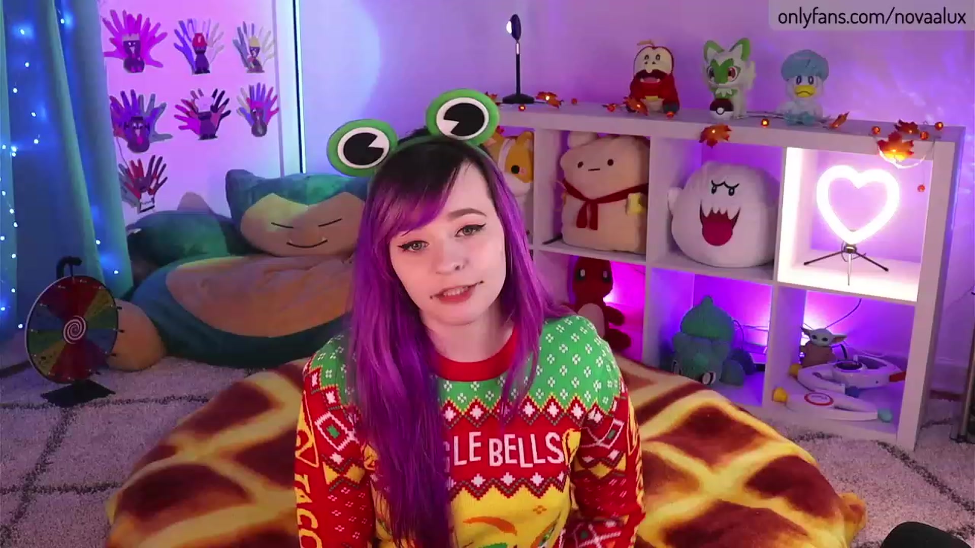 Gallery image thumbnail from Novaalux's myfreecams stream on, 11/21/2022, 22:10 image 20 of 20
