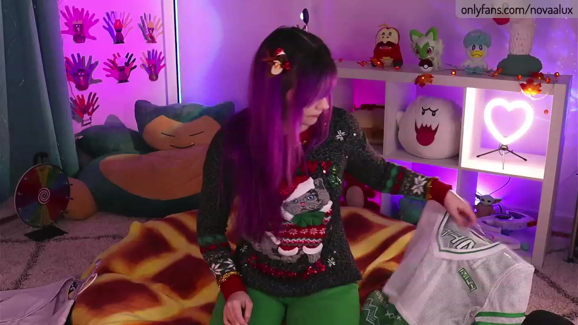 Gallery image thumbnail from Novaalux's myfreecams stream on, 11/22/2022, 23:46 image 4 of 20