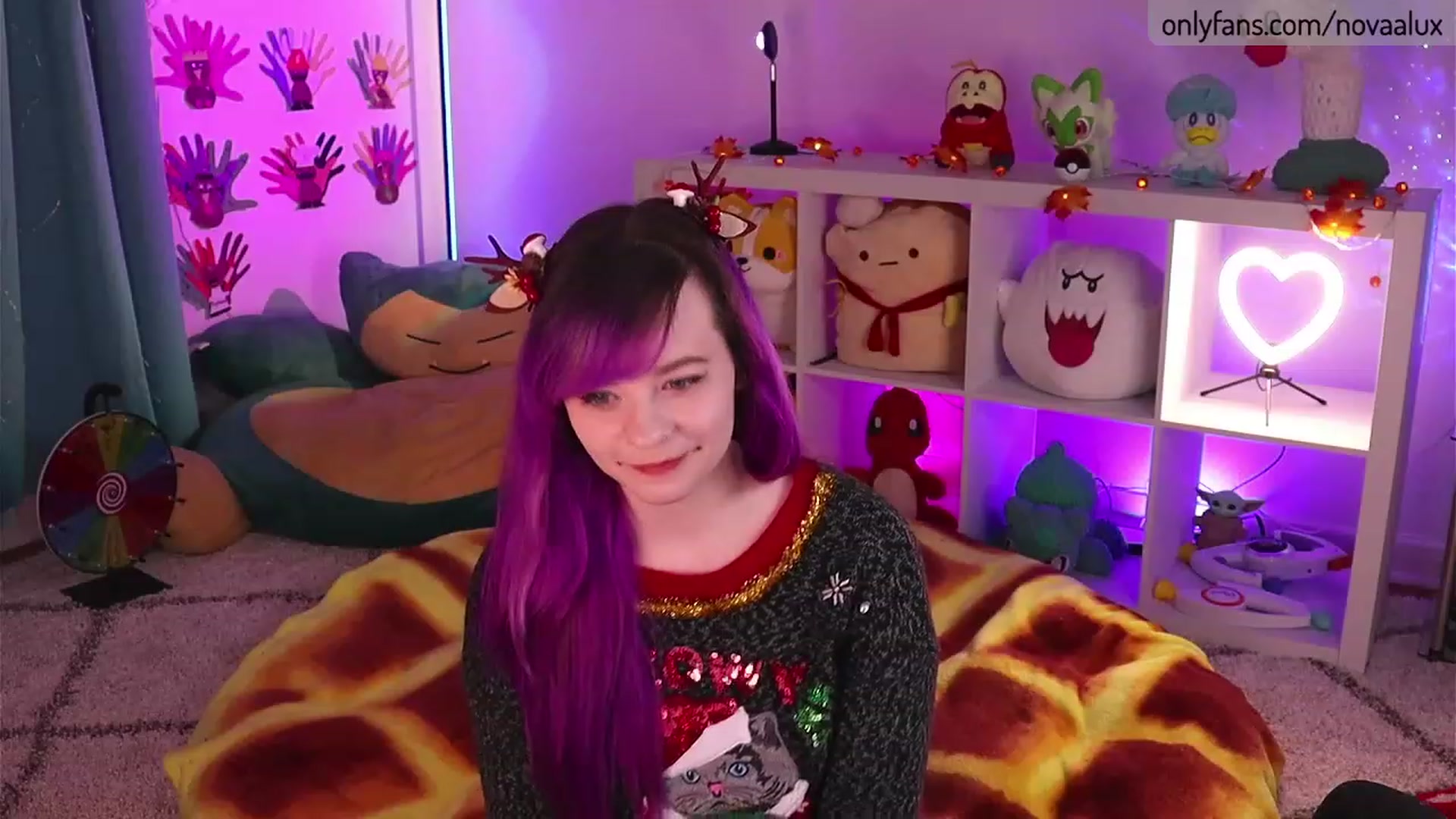 Gallery image thumbnail from Novaalux's myfreecams stream on, 11/22/2022, 23:46 image 16 of 20