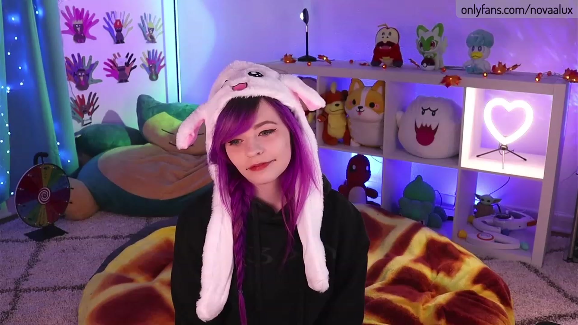 Gallery image thumbnail from Novaalux's myfreecams stream on, 11/24/2022, 16:45 image 5 of 20