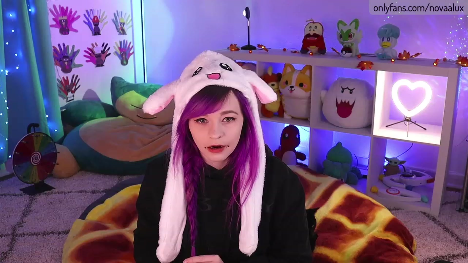 Gallery image thumbnail from Novaalux's myfreecams stream on, 11/24/2022, 16:45 image 9 of 20