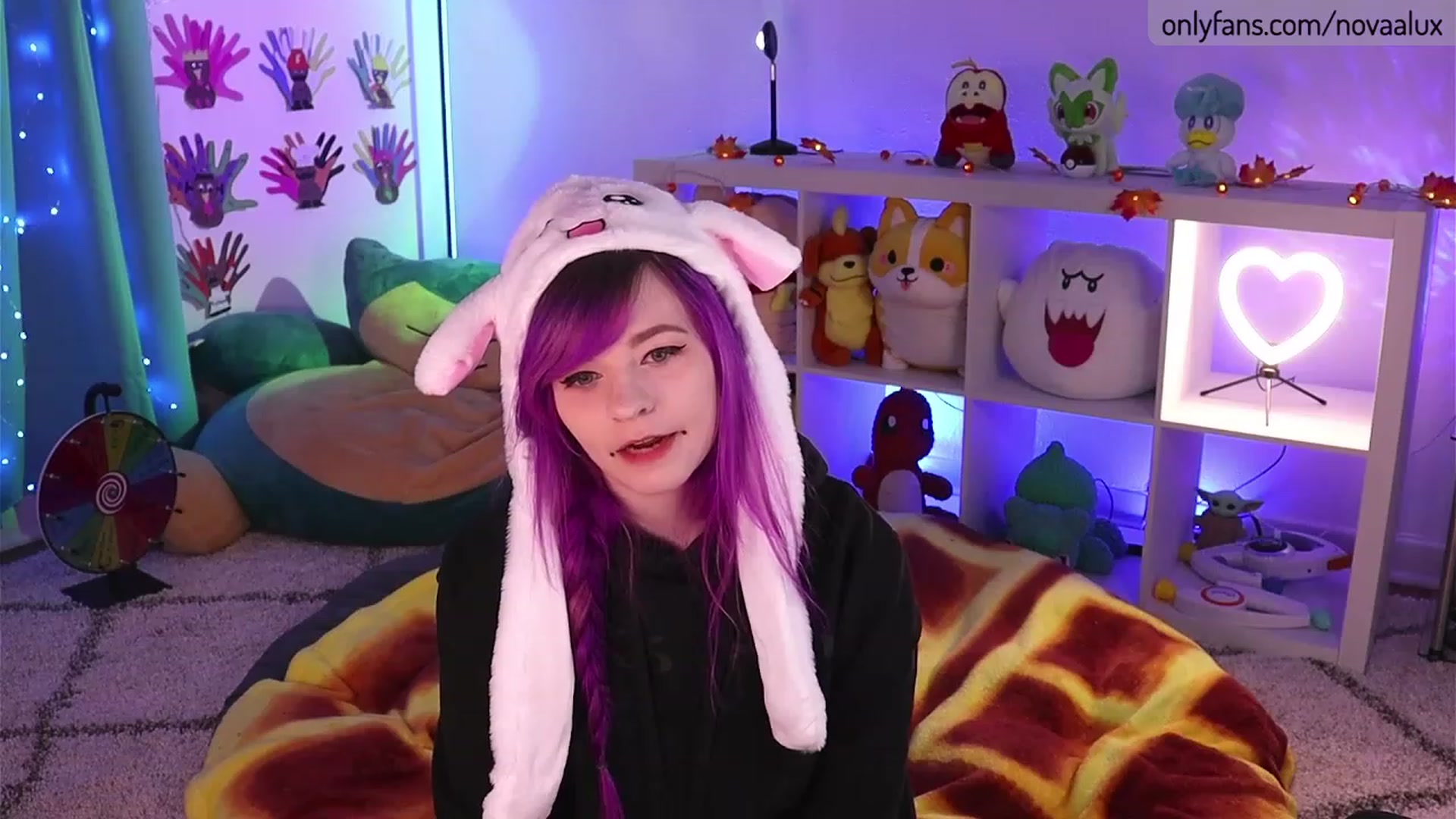 Gallery image thumbnail from Novaalux's myfreecams stream on, 11/24/2022, 16:45 image 14 of 20