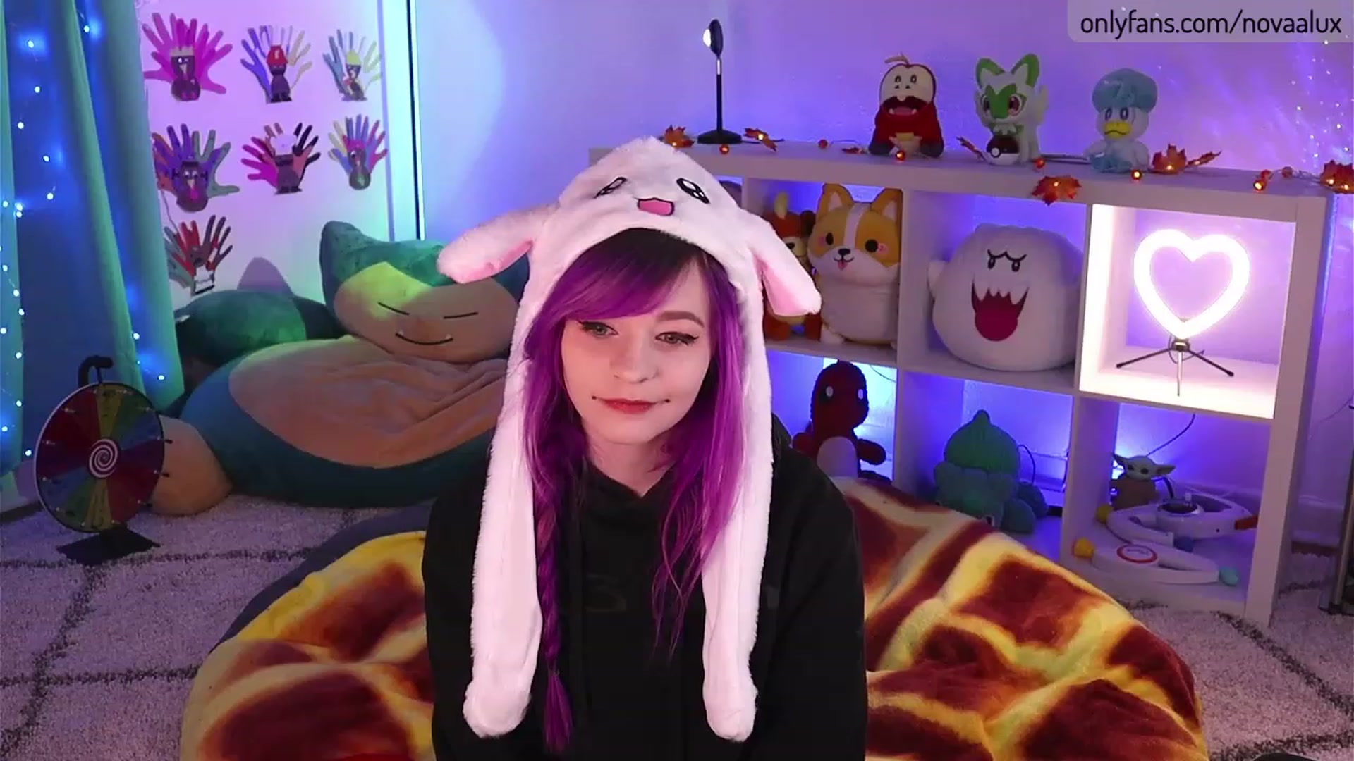 Gallery image thumbnail from Novaalux's myfreecams stream on, 11/24/2022, 16:45 image 8 of 20
