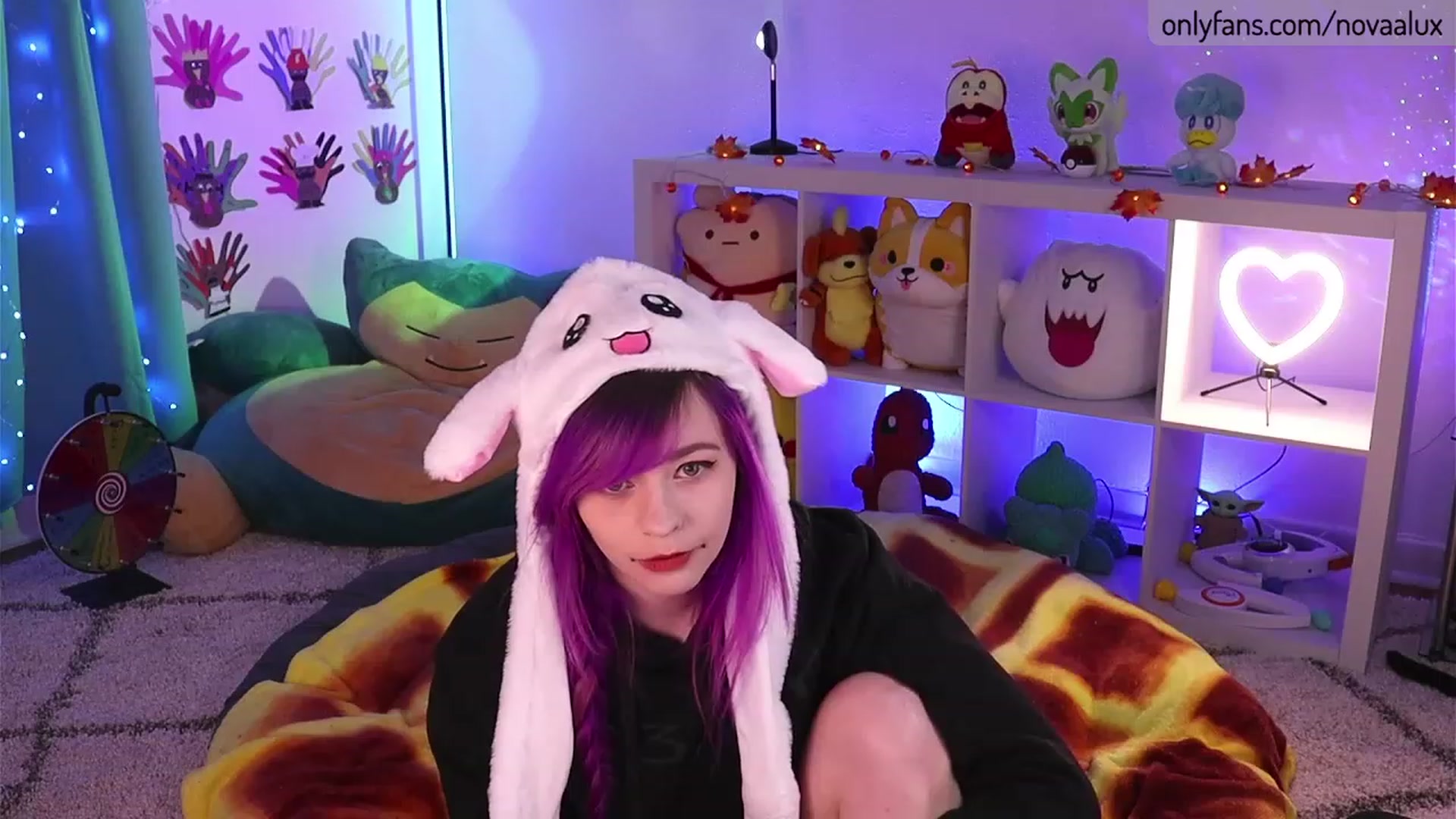 Gallery image thumbnail from Novaalux's myfreecams stream on, 11/24/2022, 16:45 image 11 of 20