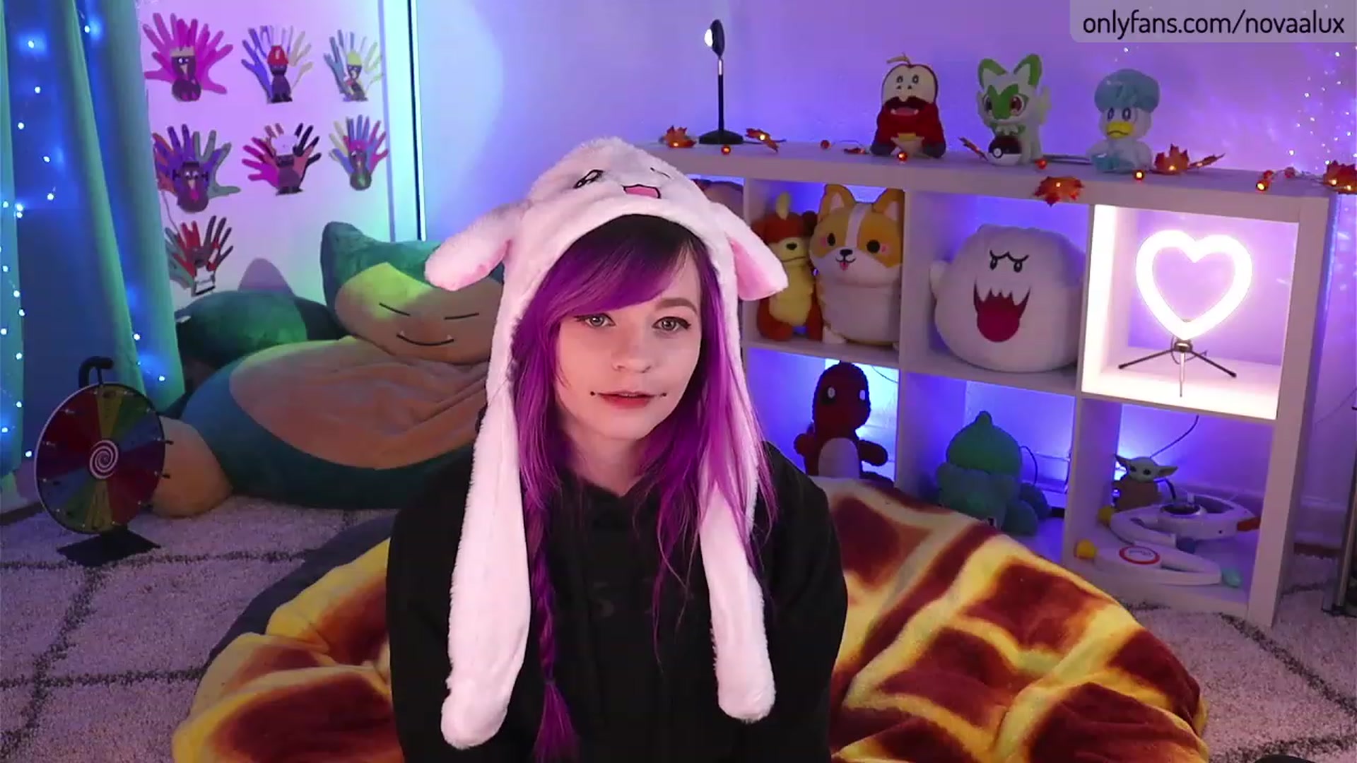 Gallery image thumbnail from Novaalux's myfreecams stream on, 11/24/2022, 16:45 image 15 of 20