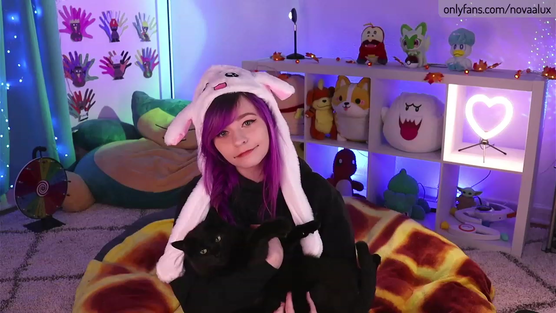 Gallery image thumbnail from Novaalux's myfreecams stream on, 11/24/2022, 16:45 image 10 of 20