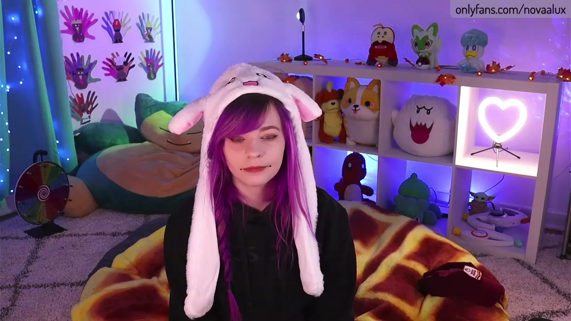 Gallery image thumbnail from Novaalux's myfreecams stream on, 11/24/2022, 16:45 image 18 of 20