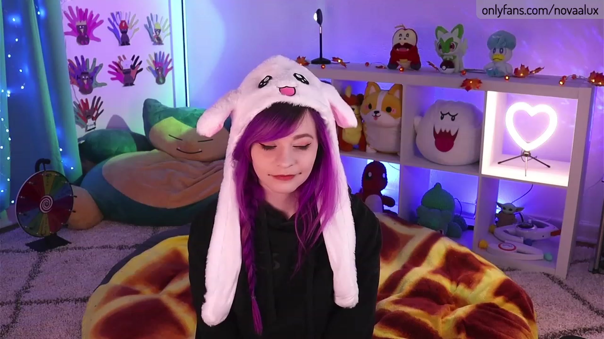 Gallery image thumbnail from Novaalux's myfreecams stream on, 11/24/2022, 16:45 image 6 of 20