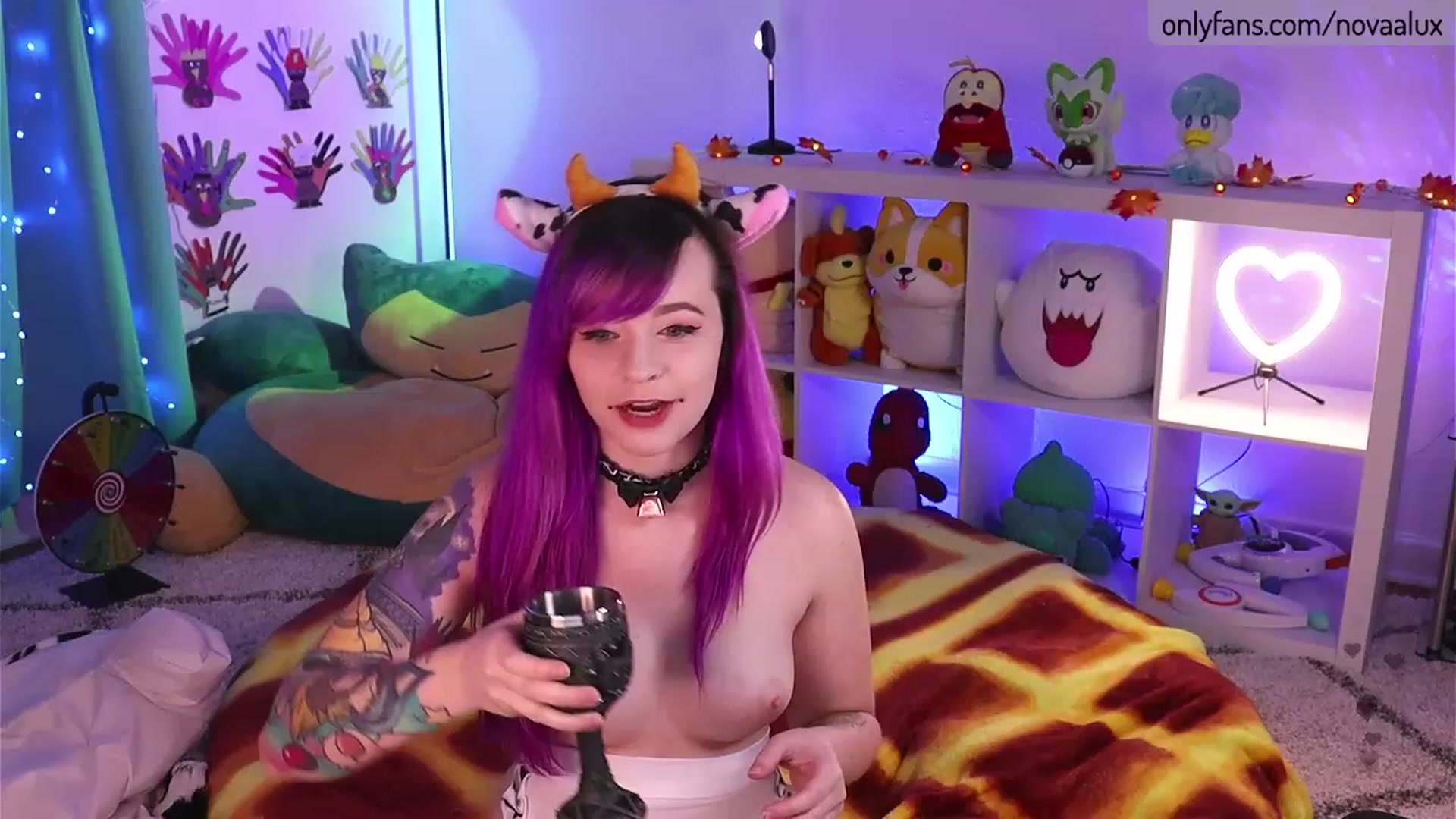 Gallery image thumbnail from Novaalux's myfreecams stream on, 11/25/2022, 23:15 image 7 of 20