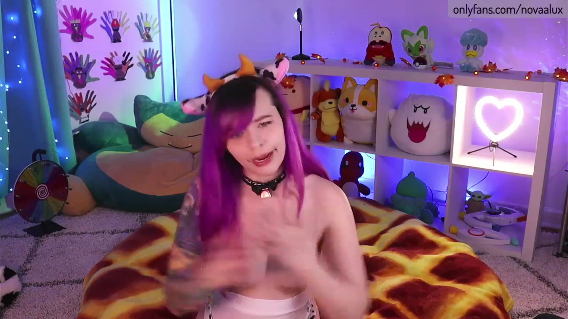 Gallery image thumbnail from Novaalux's myfreecams stream on, 11/25/2022, 23:15 image 13 of 20