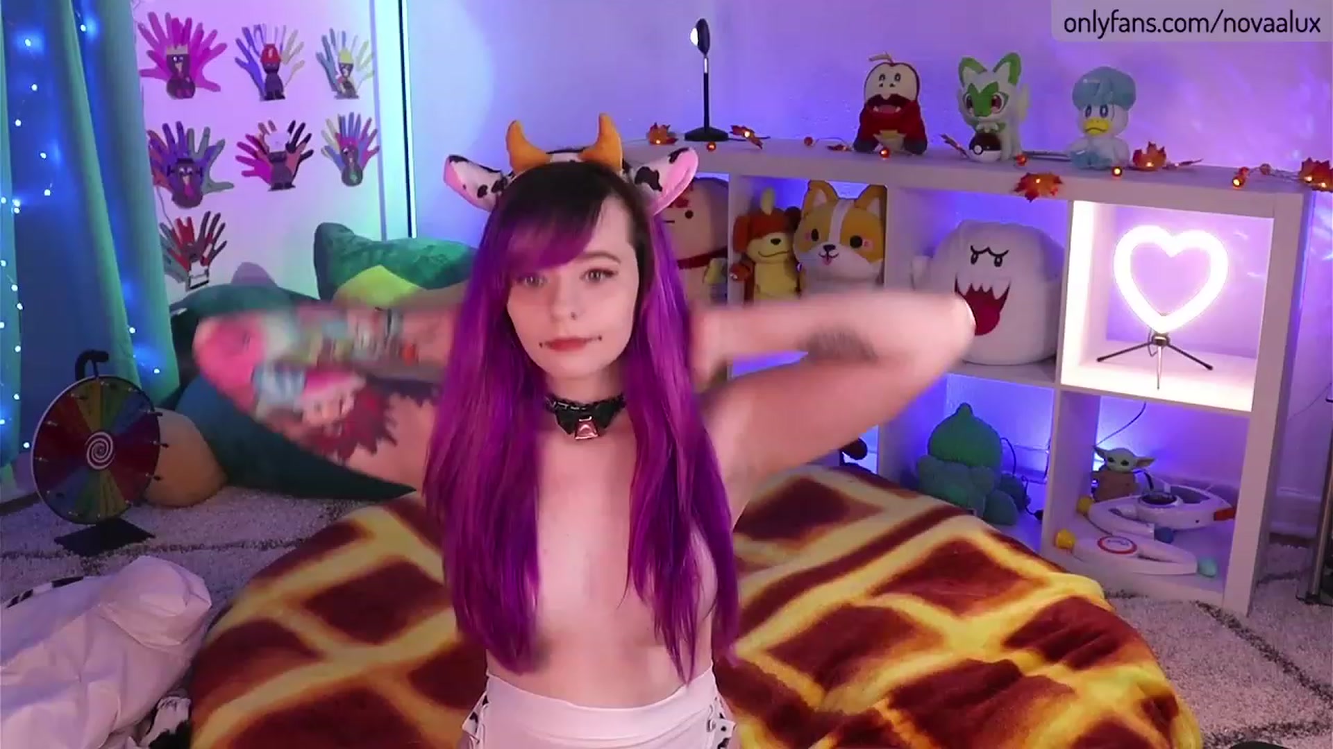 Gallery image thumbnail from Novaalux's myfreecams stream on, 11/25/2022, 23:15 image 5 of 20
