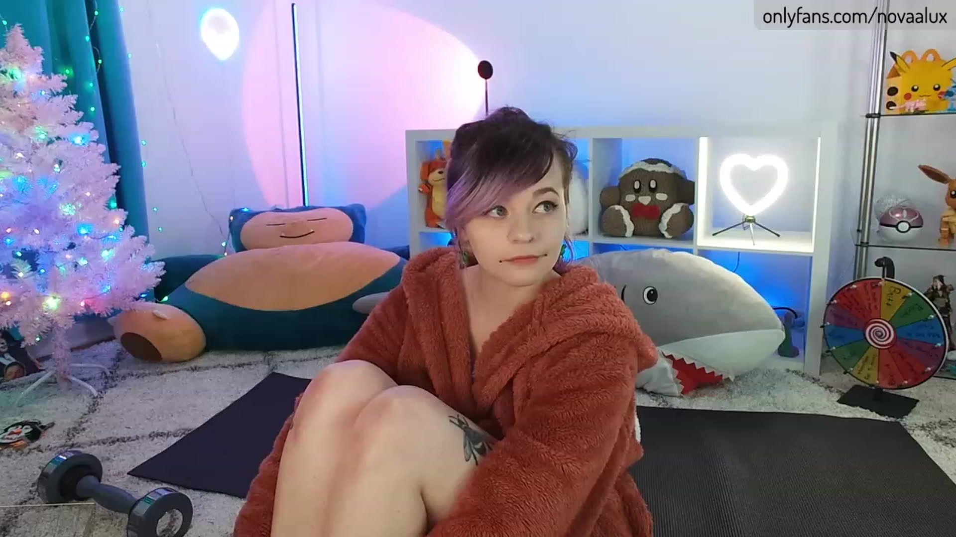 Gallery image thumbnail from Novaalux's myfreecams stream on, 01/06/2023, 20:57 image 13 of 20