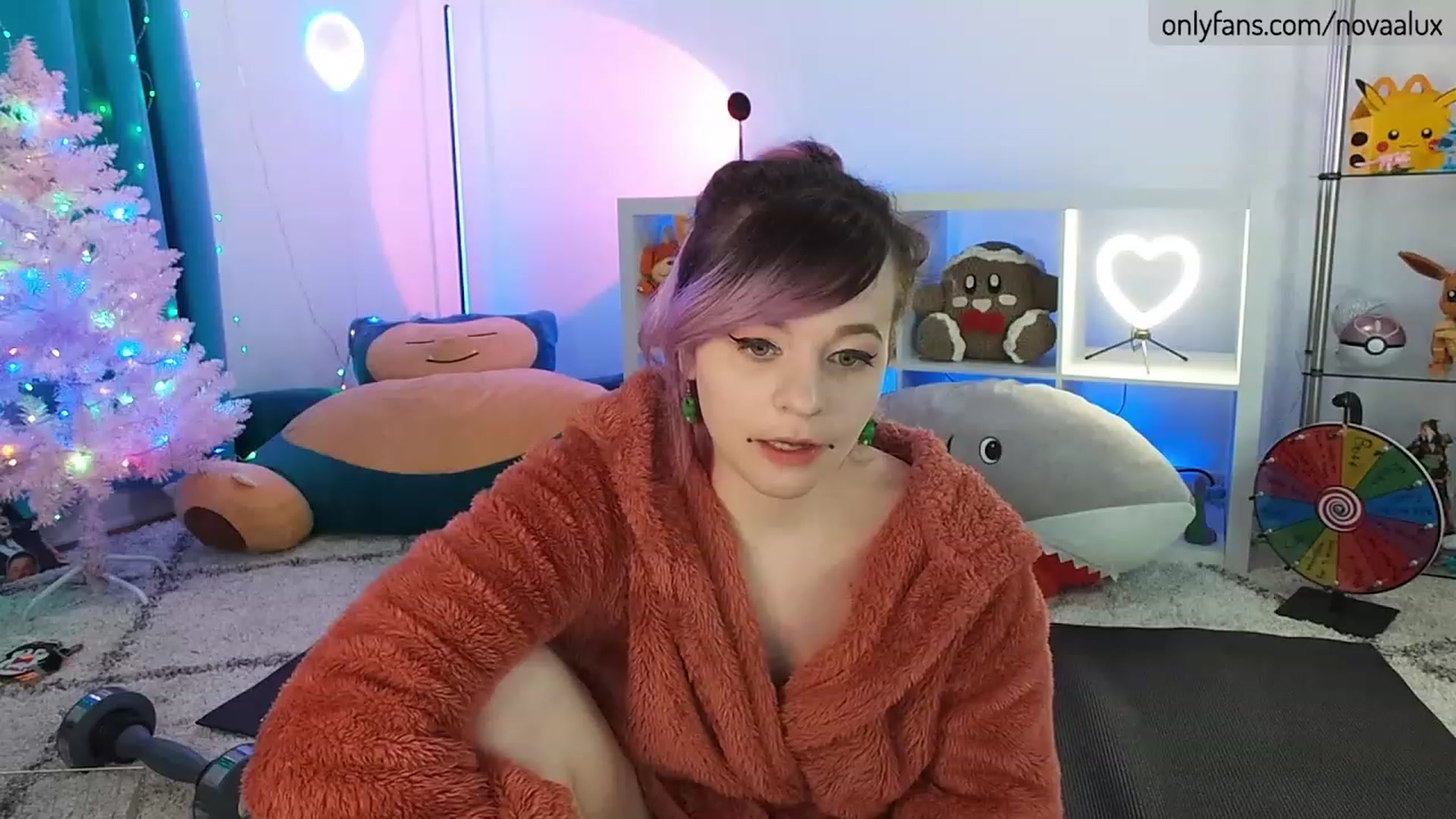 Gallery image thumbnail from Novaalux's myfreecams stream on, 01/06/2023, 20:57 image 15 of 20