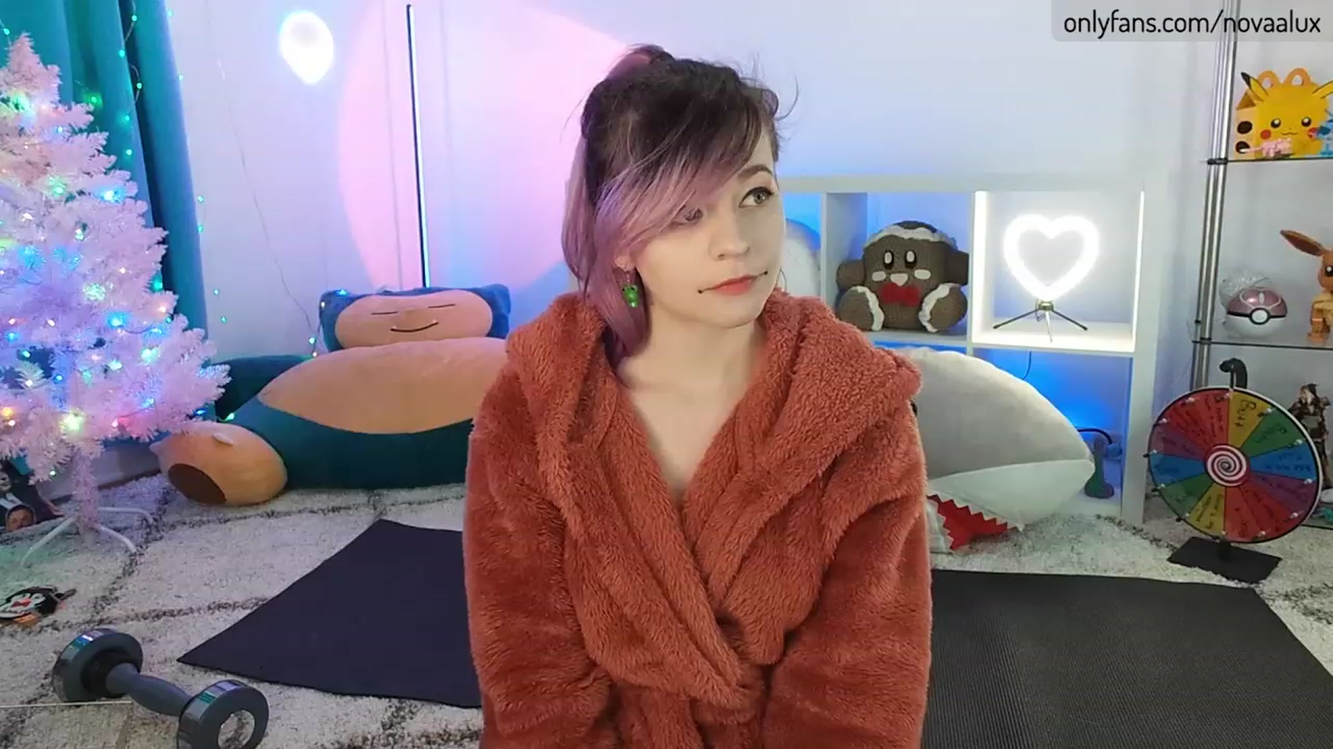 Gallery image thumbnail from Novaalux's myfreecams stream on, 01/06/2023, 20:57 image 10 of 20