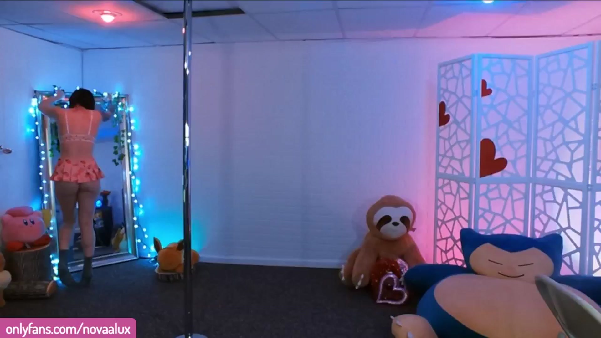 Gallery image thumbnail from Novaalux's myfreecams stream on, 02/19/2024, 14:06 image 14 of 20