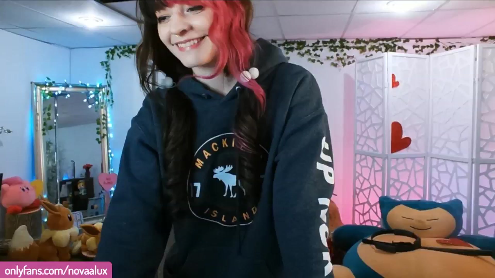 Gallery image thumbnail from Novaalux's myfreecams stream on, 02/20/2024, 15:23 image 13 of 20