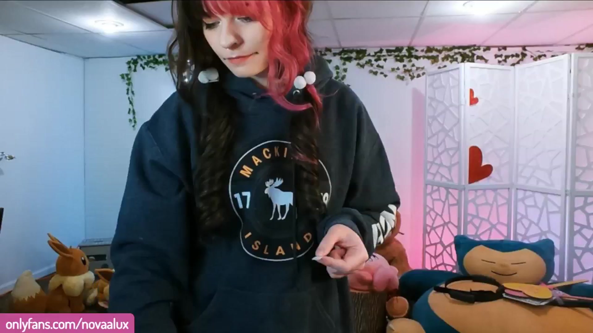 Gallery image thumbnail from Novaalux's myfreecams stream on, 02/20/2024, 15:23 image 15 of 20