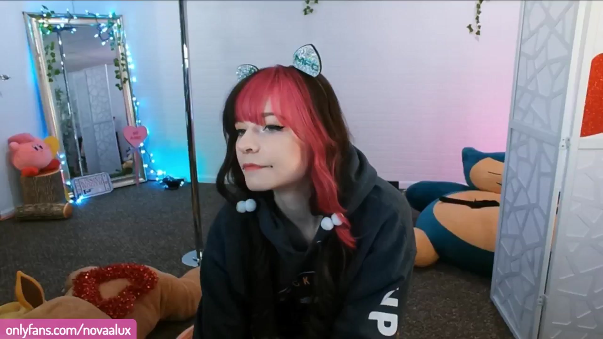 Gallery image thumbnail from Novaalux's myfreecams stream on, 02/20/2024, 15:23 image 6 of 20
