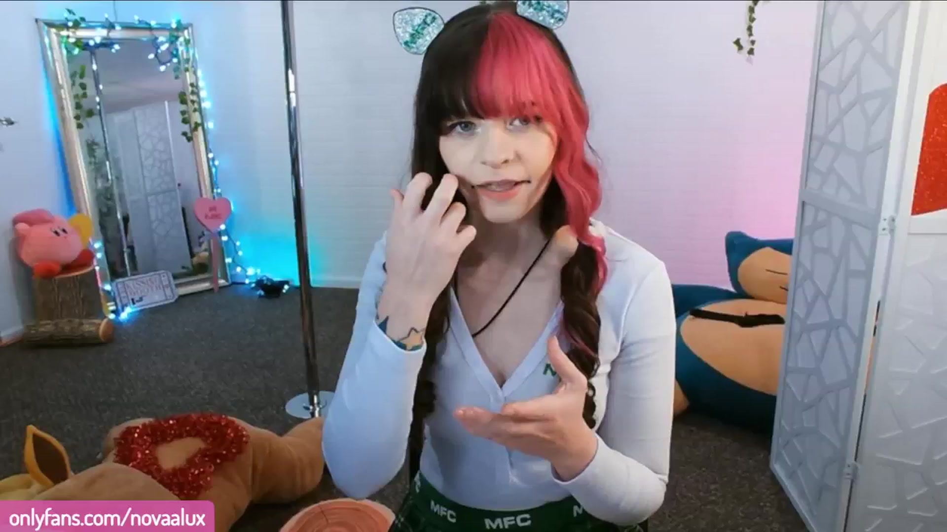 Gallery image thumbnail from Novaalux's myfreecams stream on, 02/20/2024, 15:23 image 3 of 20