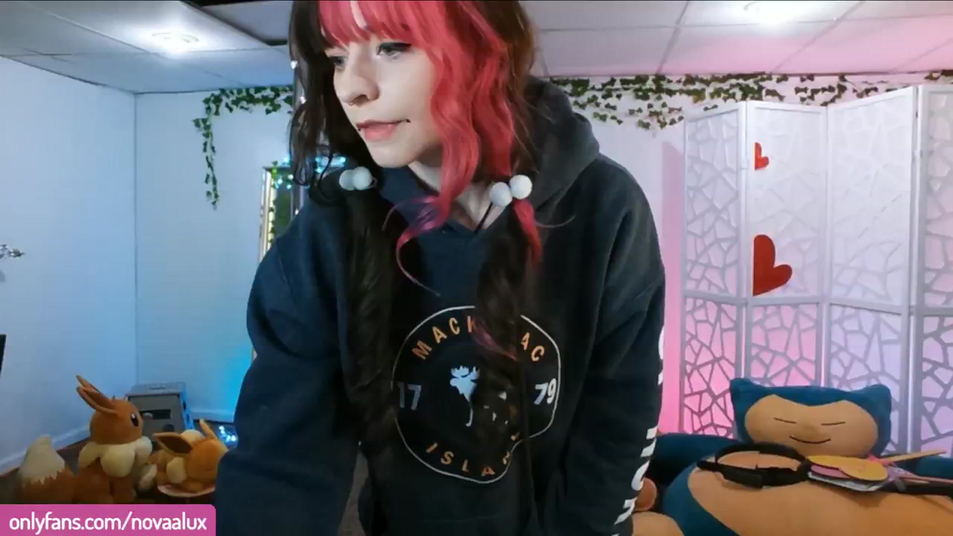 Gallery image thumbnail from Novaalux's myfreecams stream on, 02/20/2024, 15:23 image 14 of 20