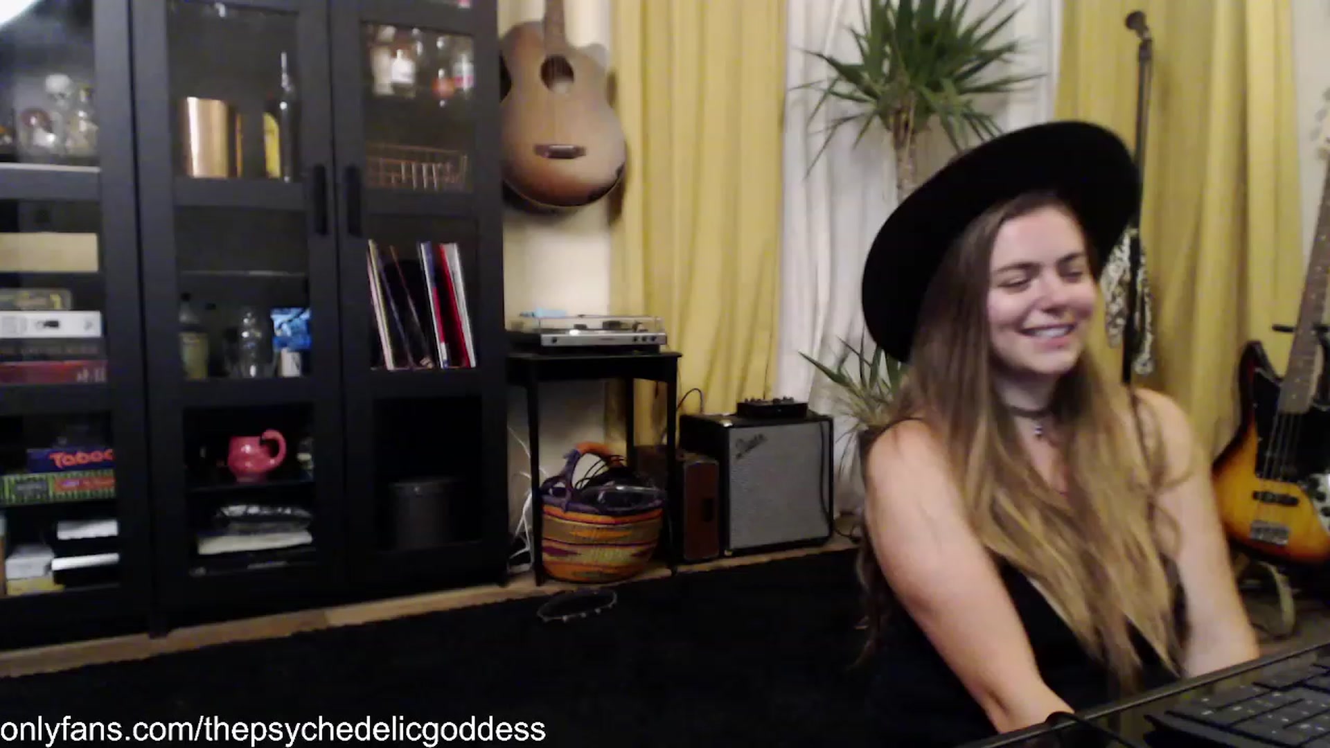 Gallery image thumbnail from NovembersMFC's myfreecams stream on, 08/06/2023, 04:12 image 14 of 20