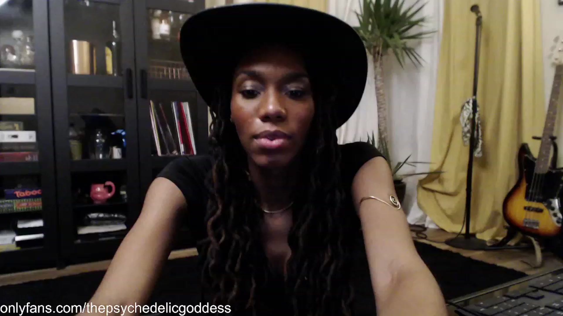 Gallery image thumbnail from NovembersMFC's myfreecams stream on, 08/06/2023, 04:12 image 10 of 20