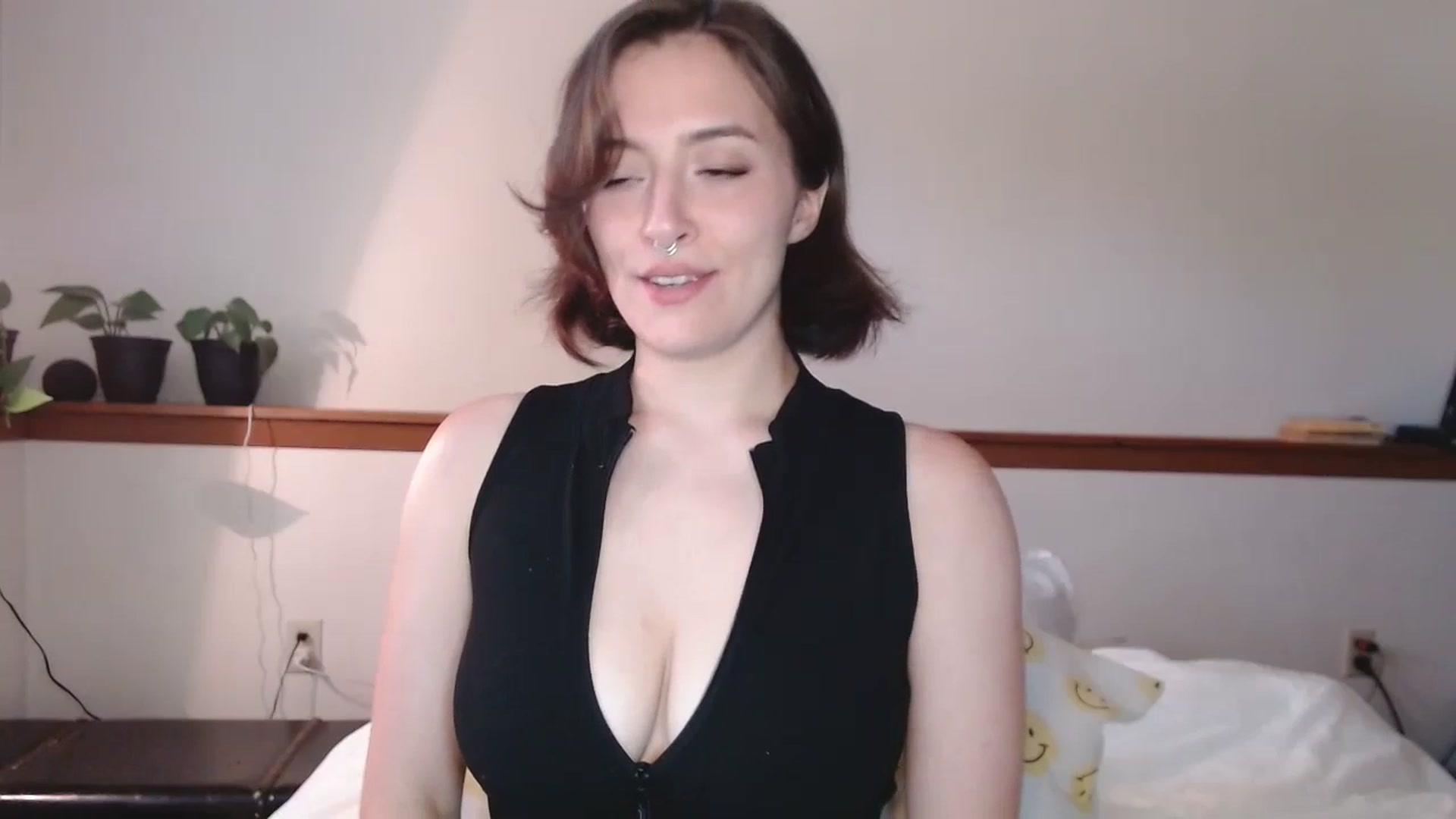 Gallery image thumbnail from Nubilefae's myfreecams stream on, 06/15/2024, 02:53 image 4 of 20