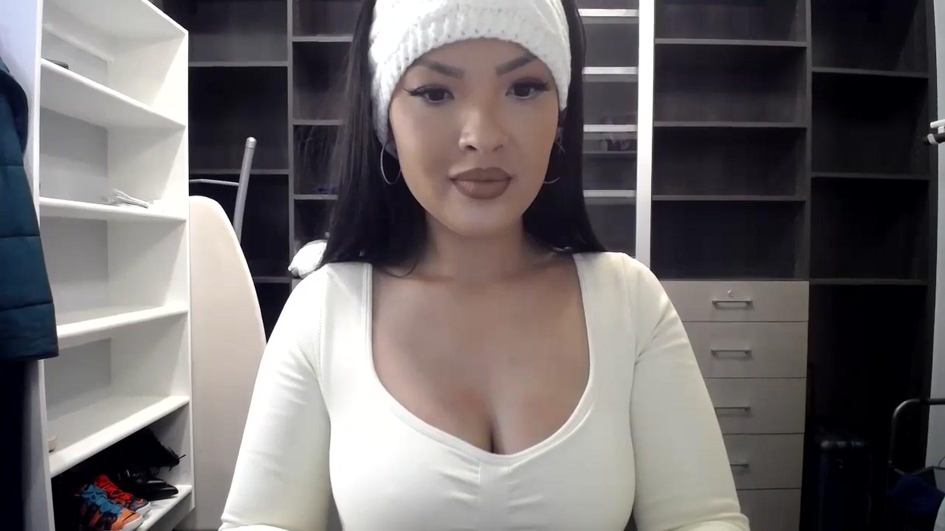 Gallery image thumbnail from NurseVietnam's myfreecams stream on, 02/16/2024, 13:17 image 4 of 20