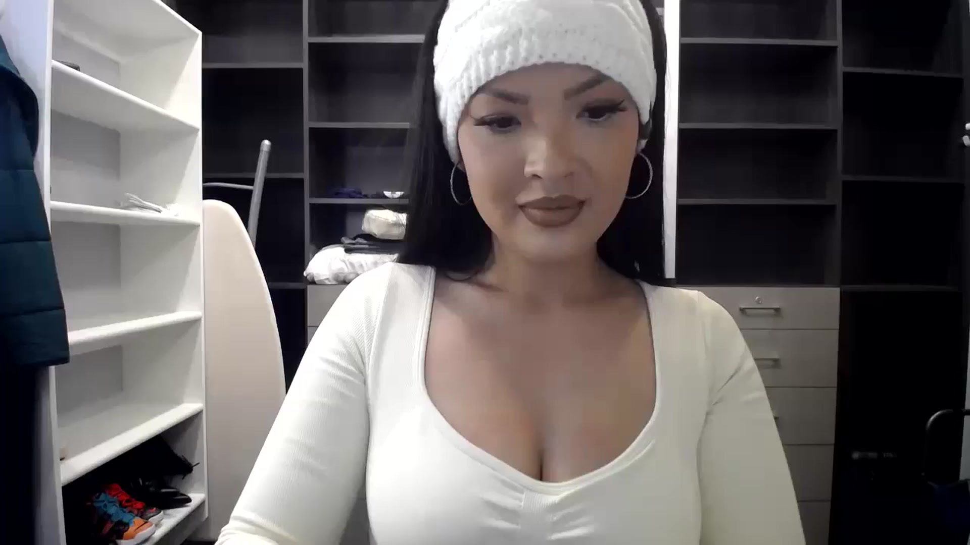 Gallery image thumbnail from NurseVietnam's myfreecams stream on, 02/16/2024, 13:17 image 1 of 20