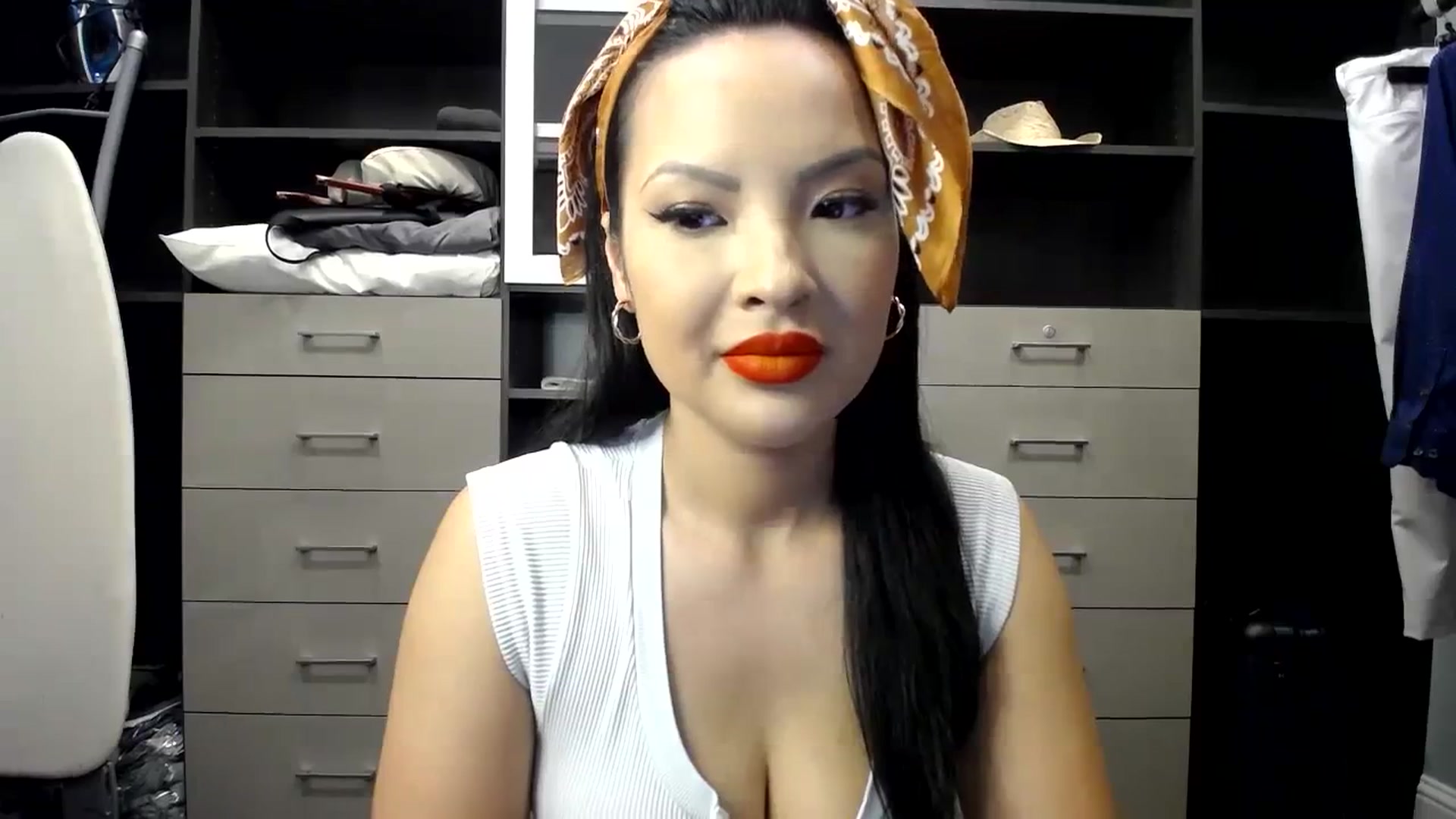 Gallery image thumbnail from NurseVietnam's myfreecams stream on, 04/13/2024, 16:08 image 4 of 20