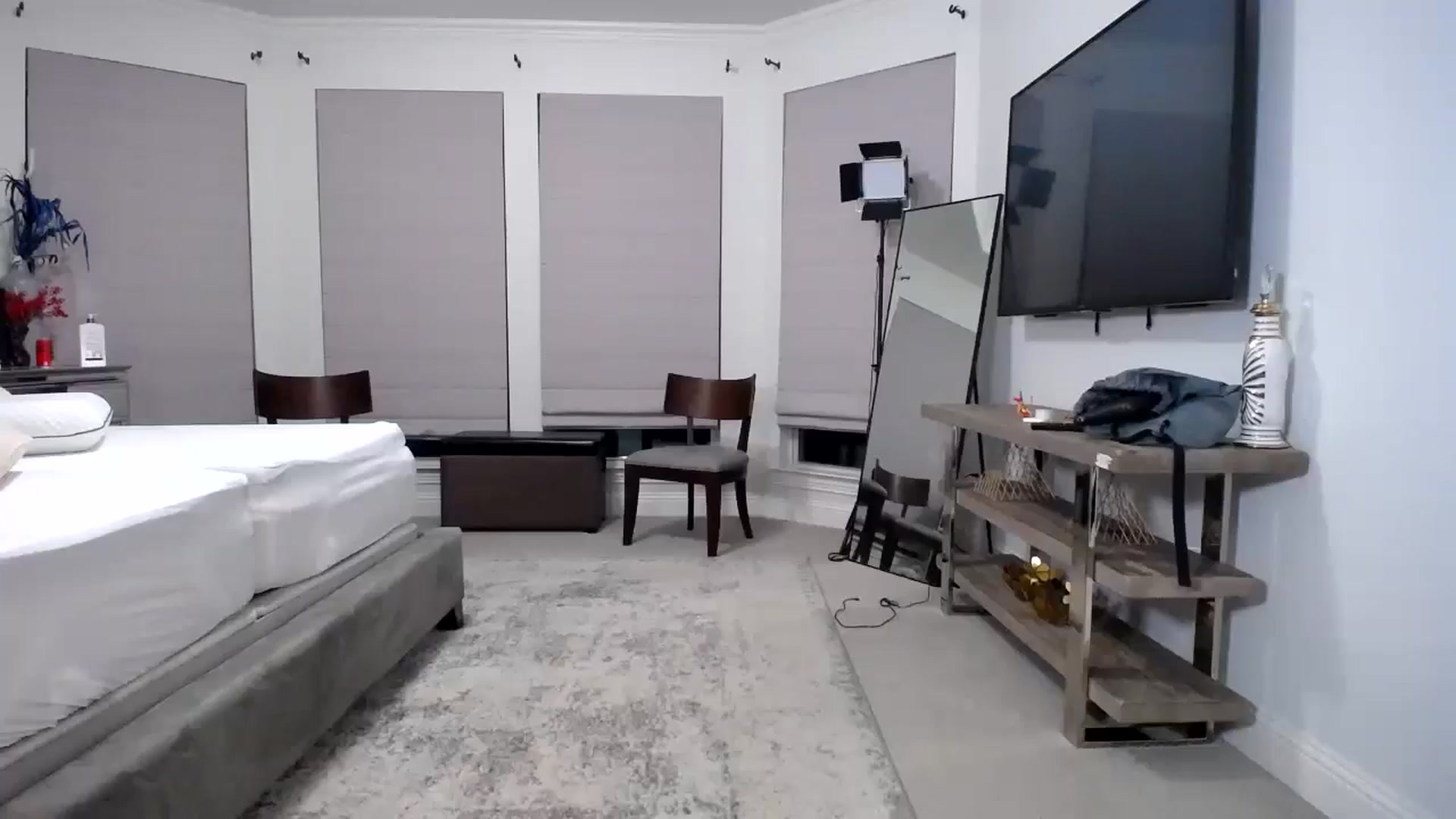 Gallery image thumbnail from NurseVietnam's myfreecams stream on, 07/01/2024, 02:13 image 19 of 20