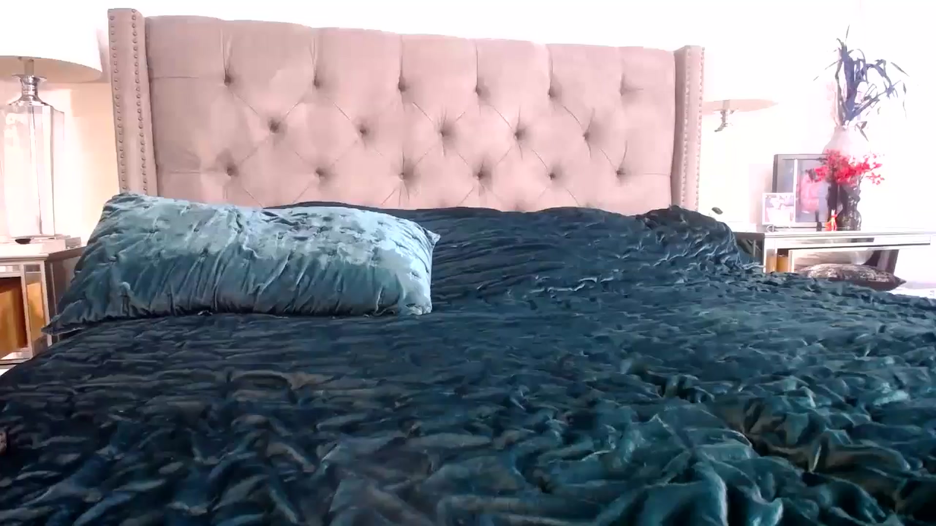 Gallery image thumbnail from NurseVietnam's myfreecams stream on, 08/18/2024, 24:01 image 1 of 20