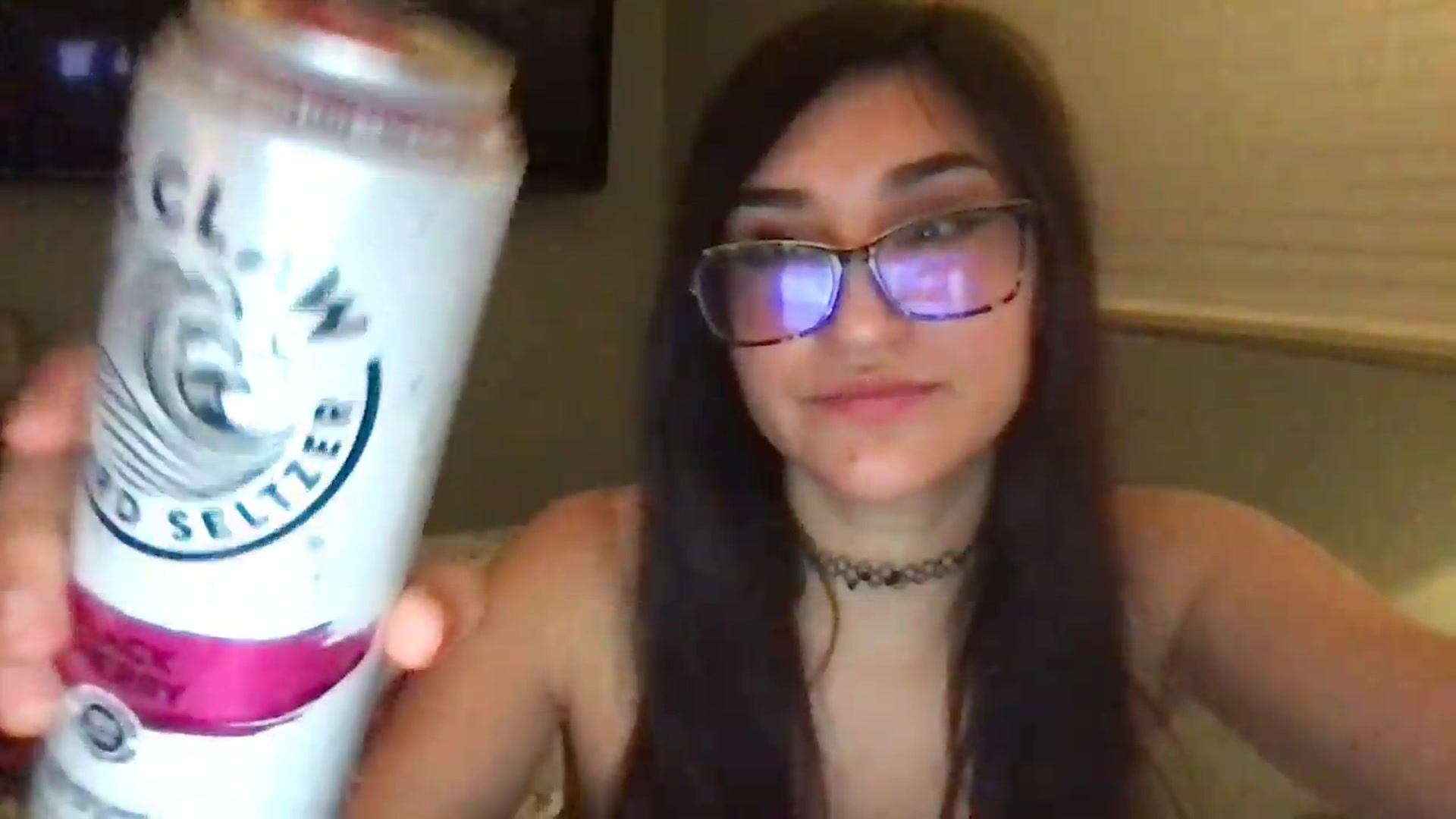 Gallery image thumbnail from NurseZara's myfreecams stream on, 05/26/2026, 08:03 image 16 of 20