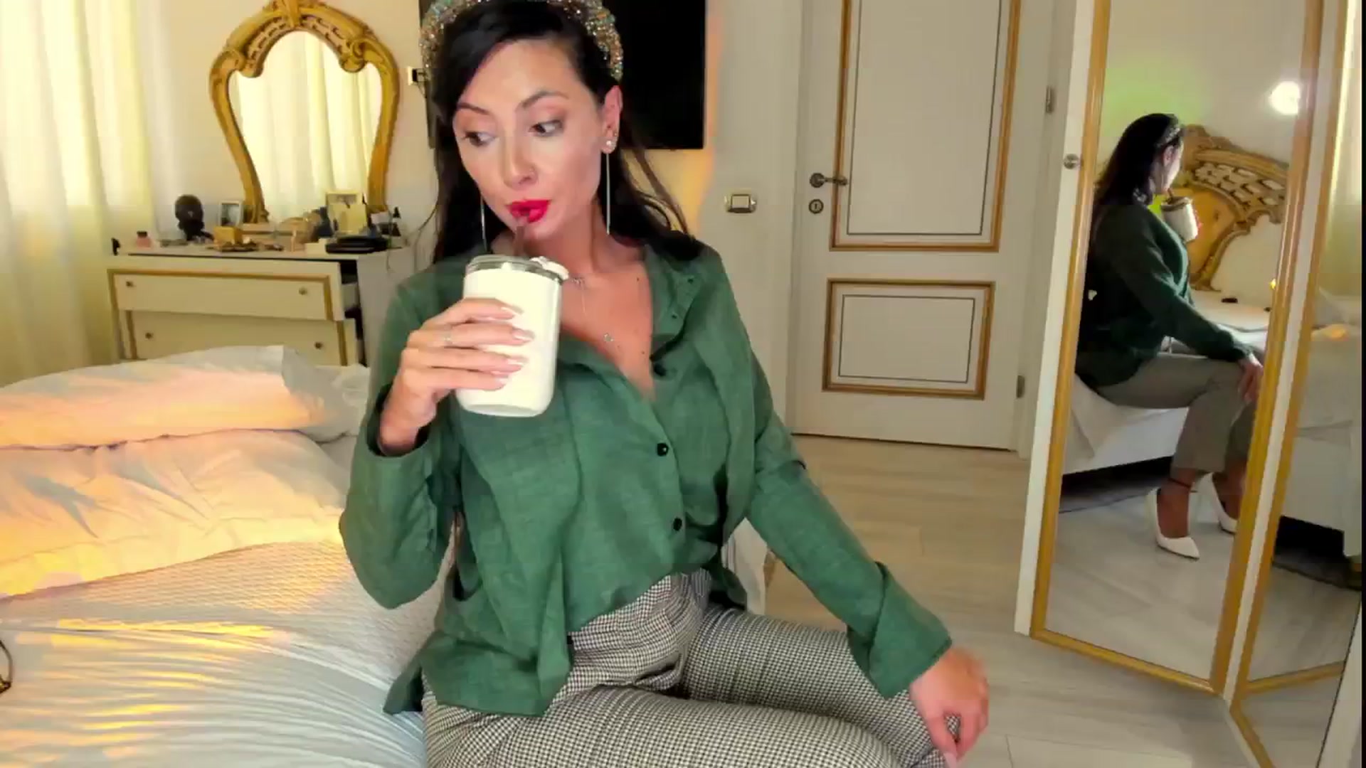 Gallery image thumbnail from NycoleAniston's myfreecams stream on, 10/18/2024, 06:18 image 14 of 20