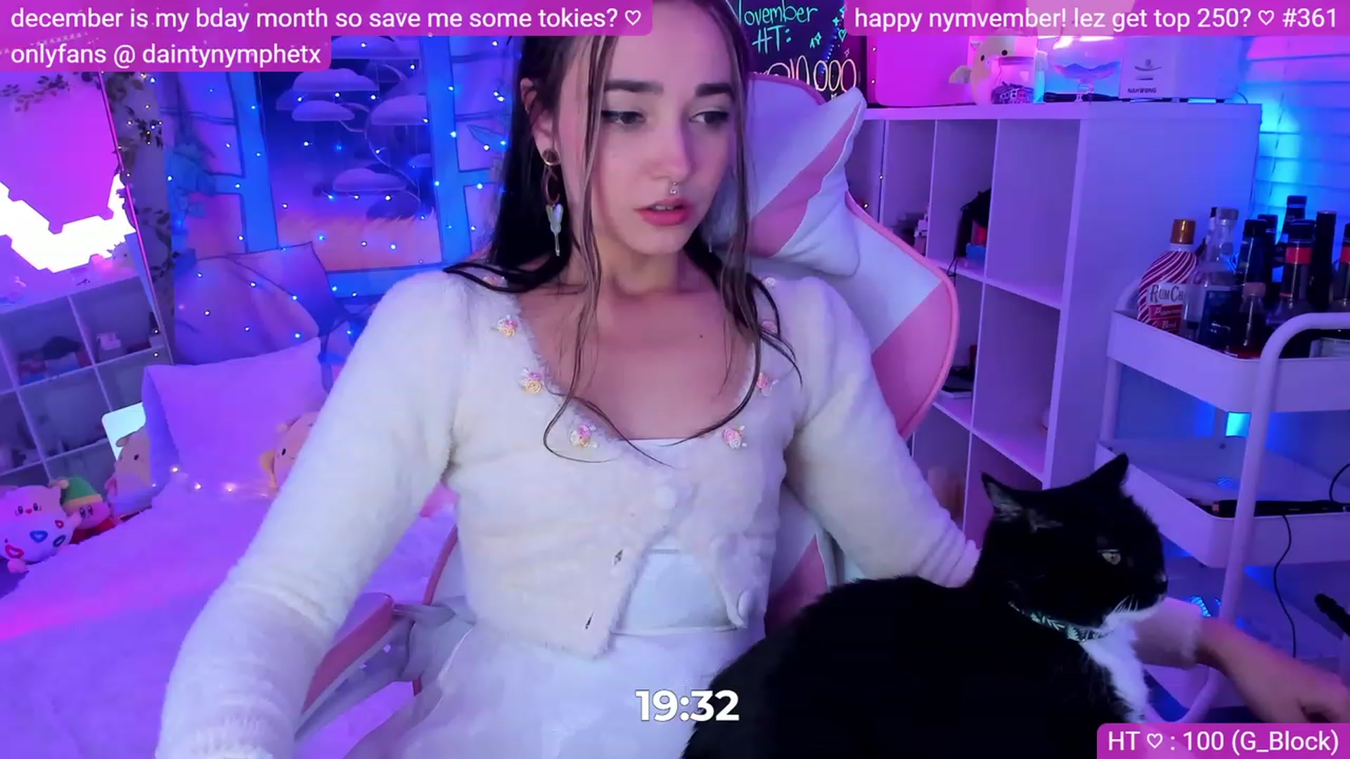 Gallery image thumbnail from Nym_x's myfreecams stream on, 11/19/2022, 04:51 image 5 of 20
