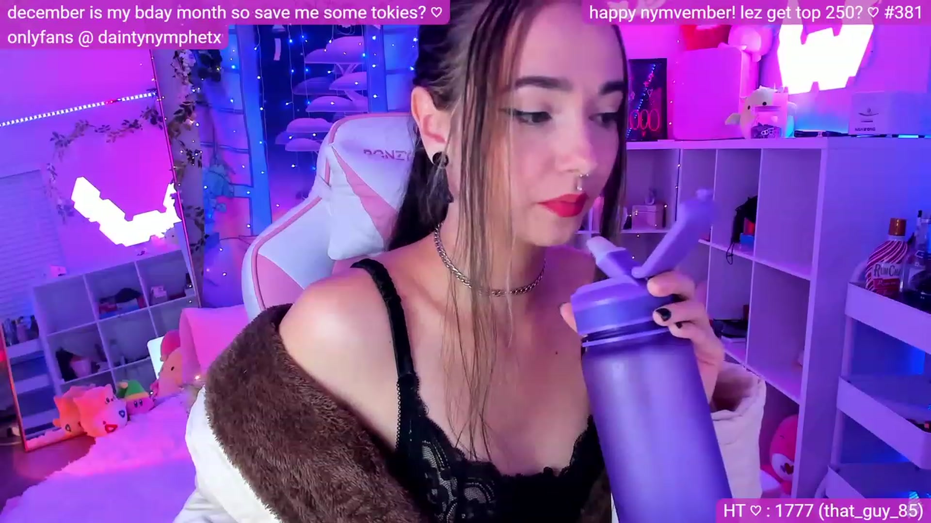 Gallery image thumbnail from Nym_x's myfreecams stream on, 11/20/2022, 04:34 image 6 of 20