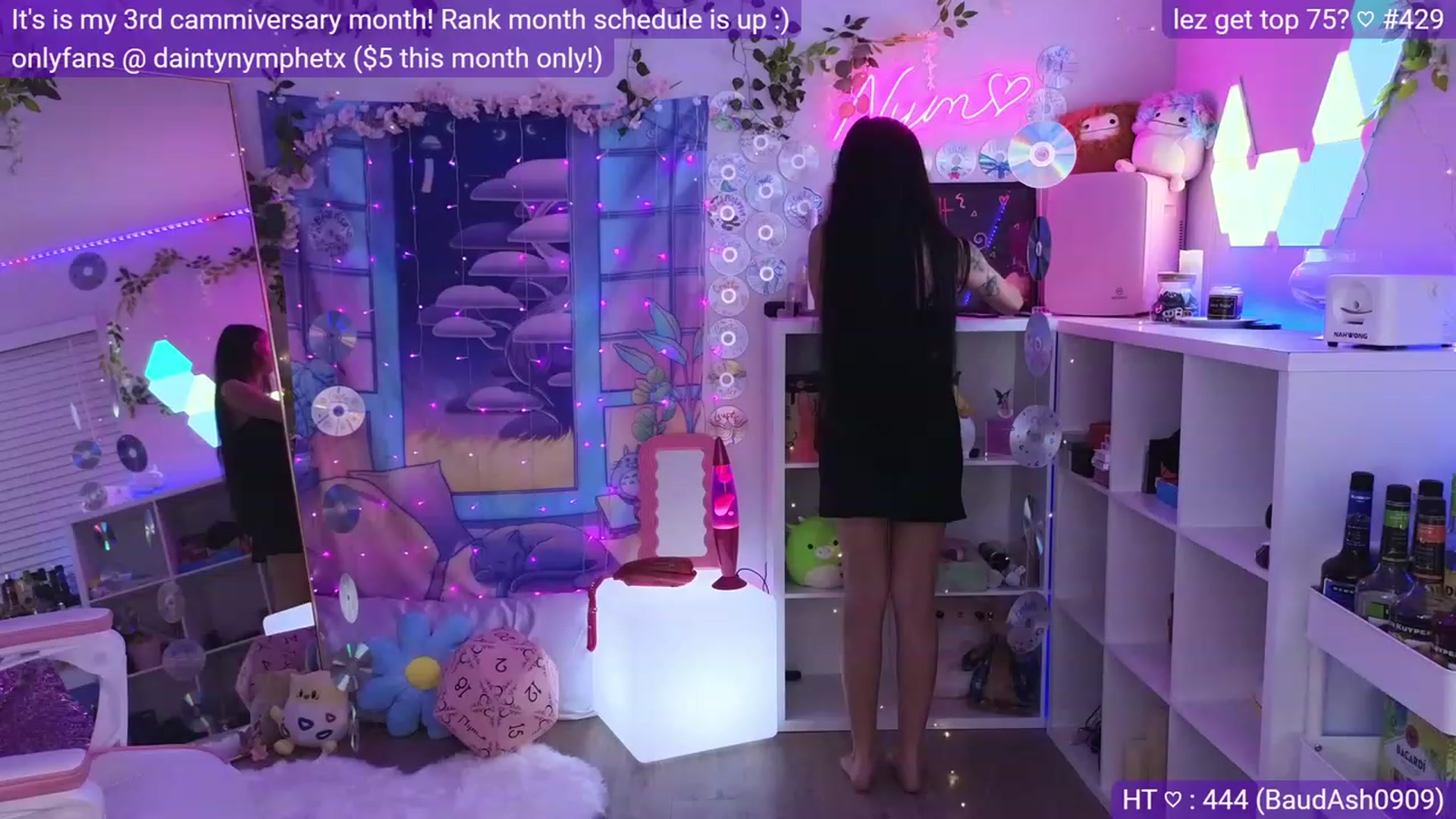 Gallery image thumbnail from Nym_x's myfreecams stream on, 03/11/2023, 04:30 image 15 of 20