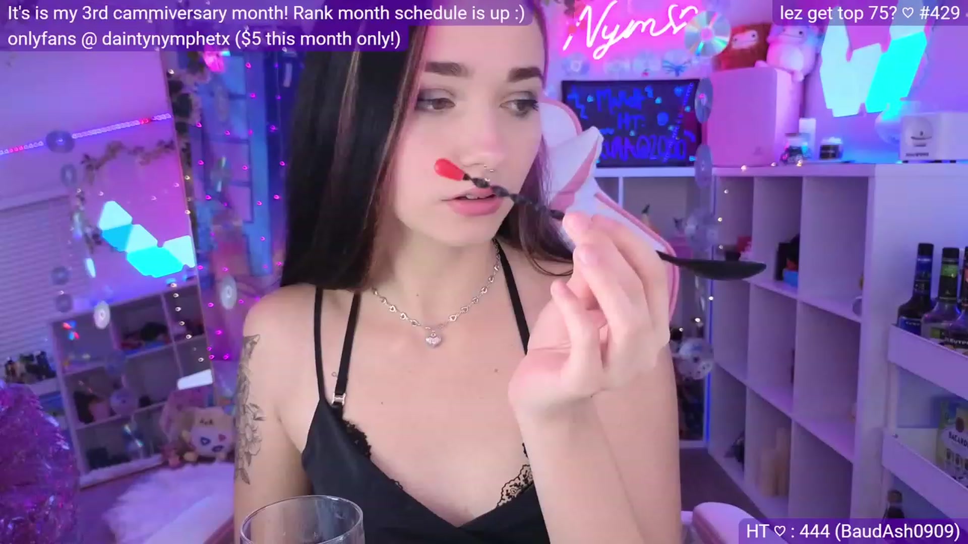 Gallery image thumbnail from Nym_x's myfreecams stream on, 03/11/2023, 04:30 image 13 of 20