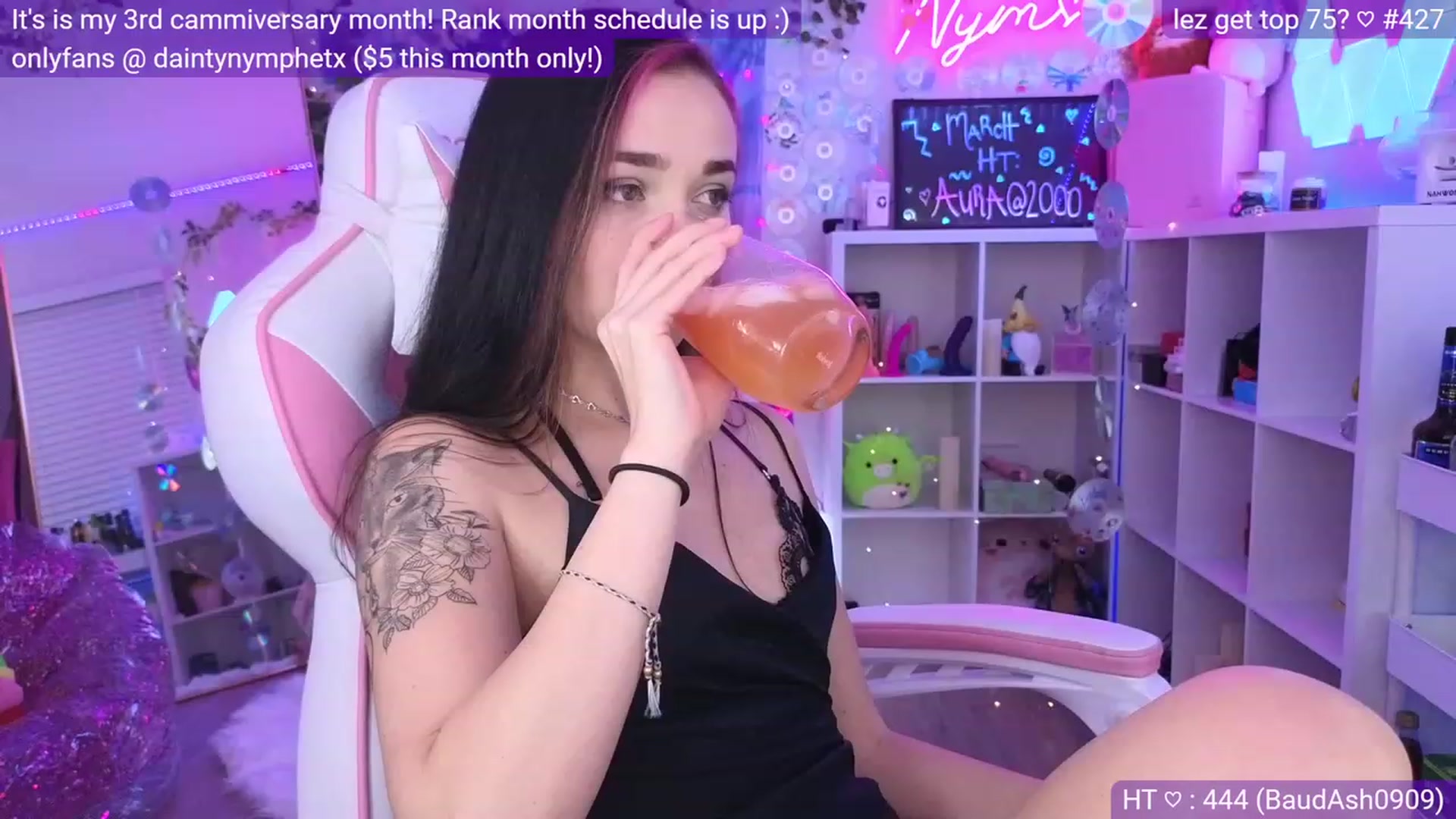 Gallery image thumbnail from Nym_x's myfreecams stream on, 03/11/2023, 04:30 image 10 of 20