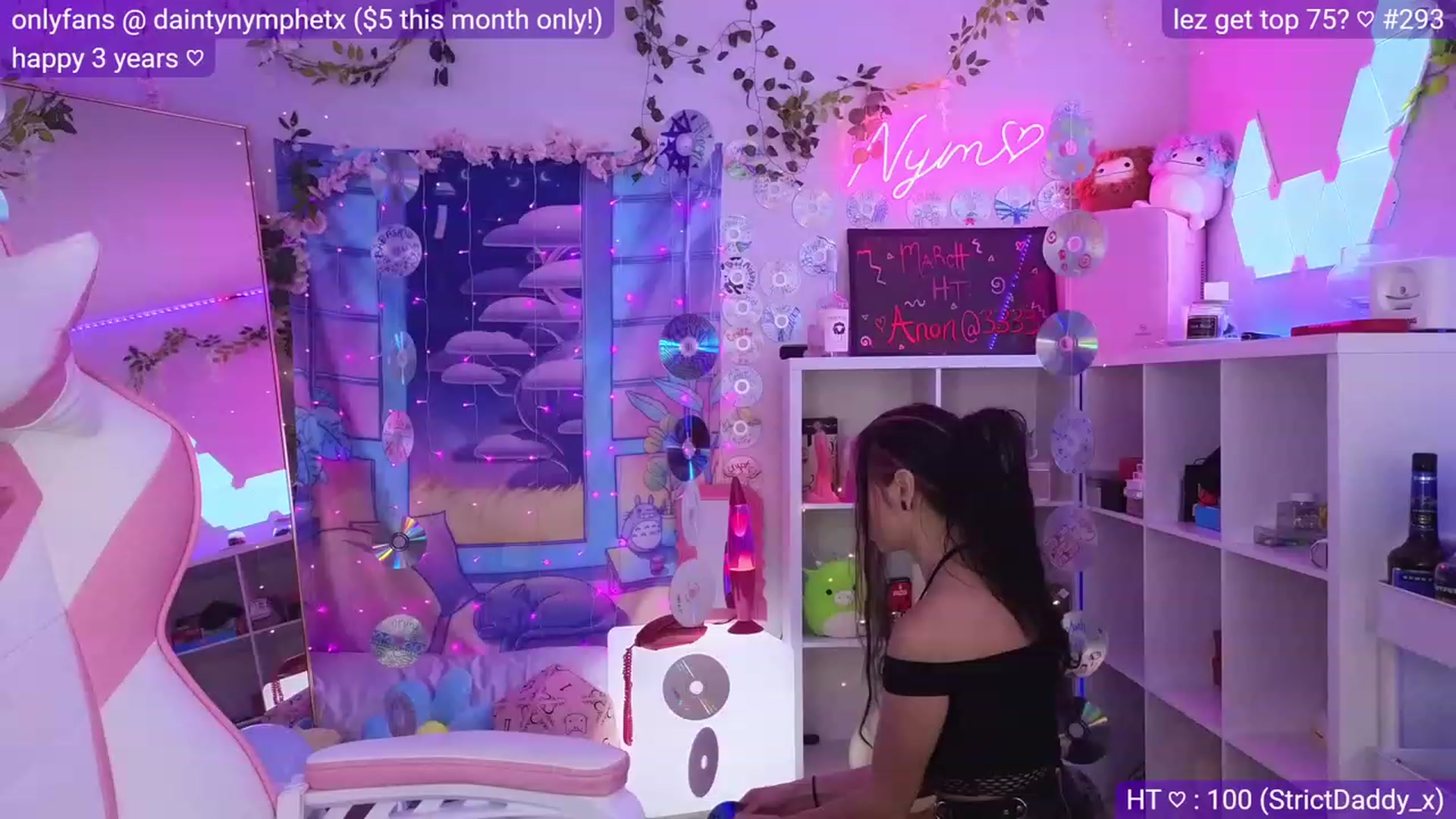 Gallery image thumbnail from Nym_x's myfreecams stream on, 03/20/2023, 02:43 image 16 of 20
